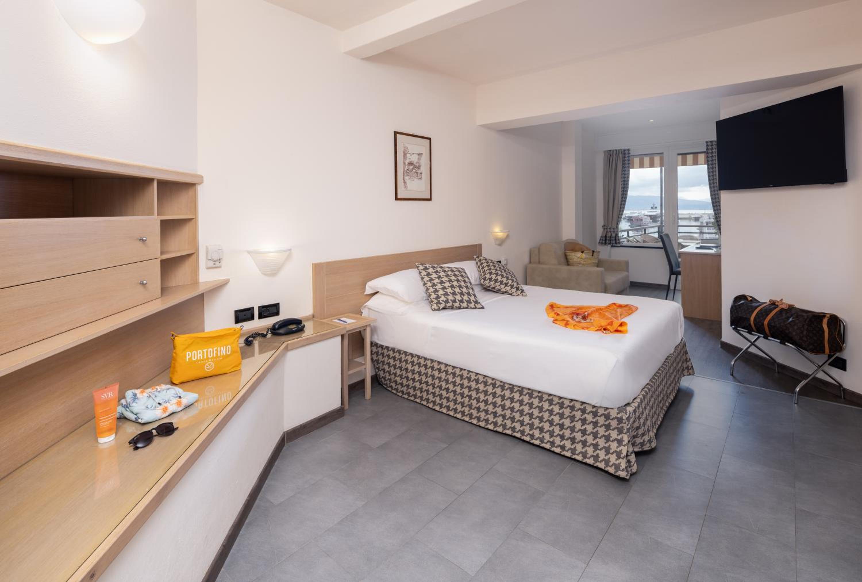 Apartment with Terrace and Sea View
