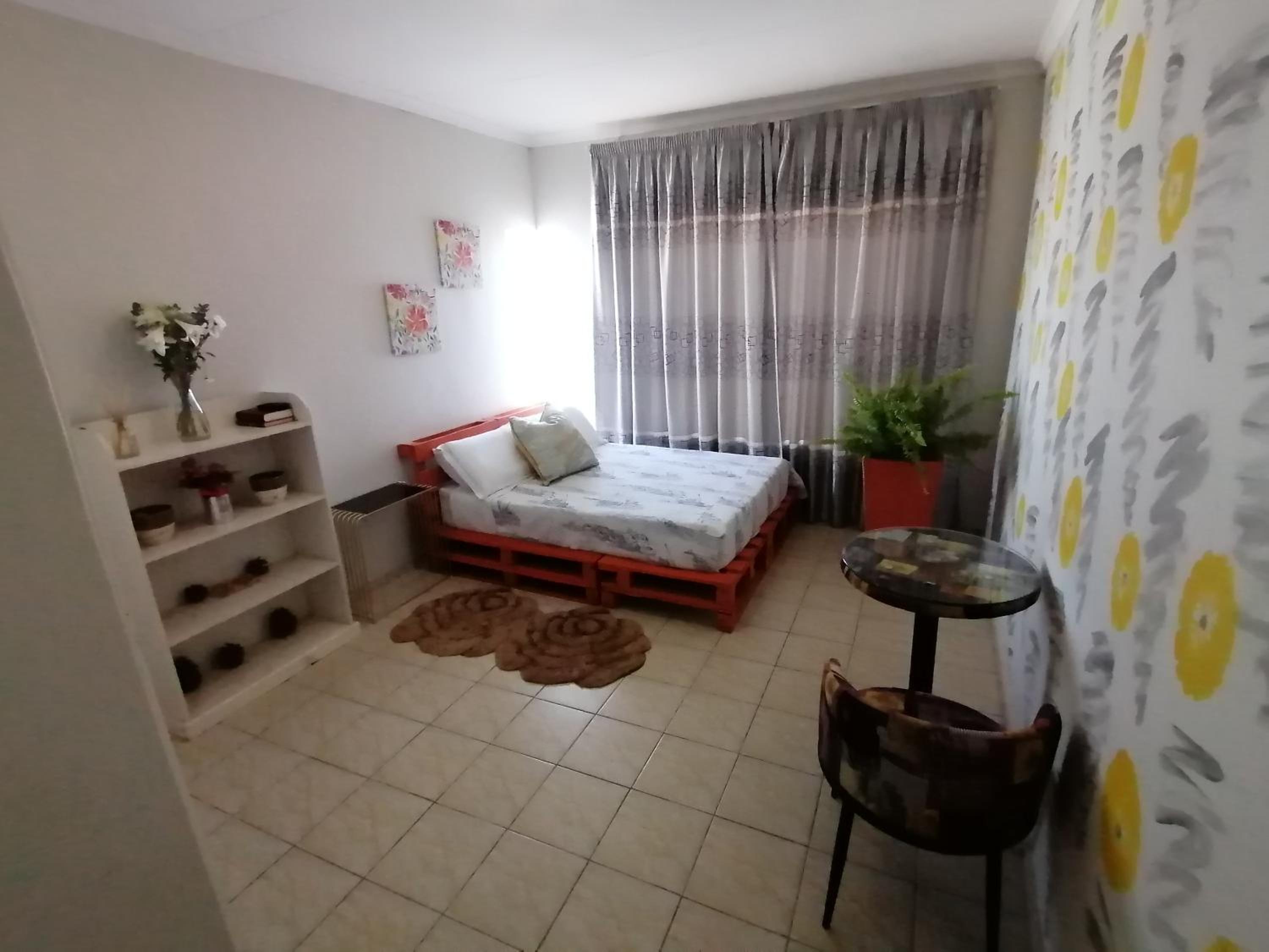 Three-Bedroom House photo 3