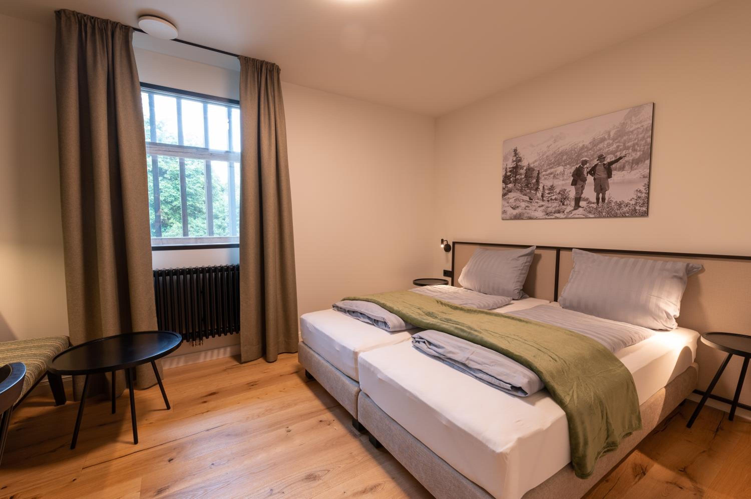 Standard Double - ventilated, closed windows