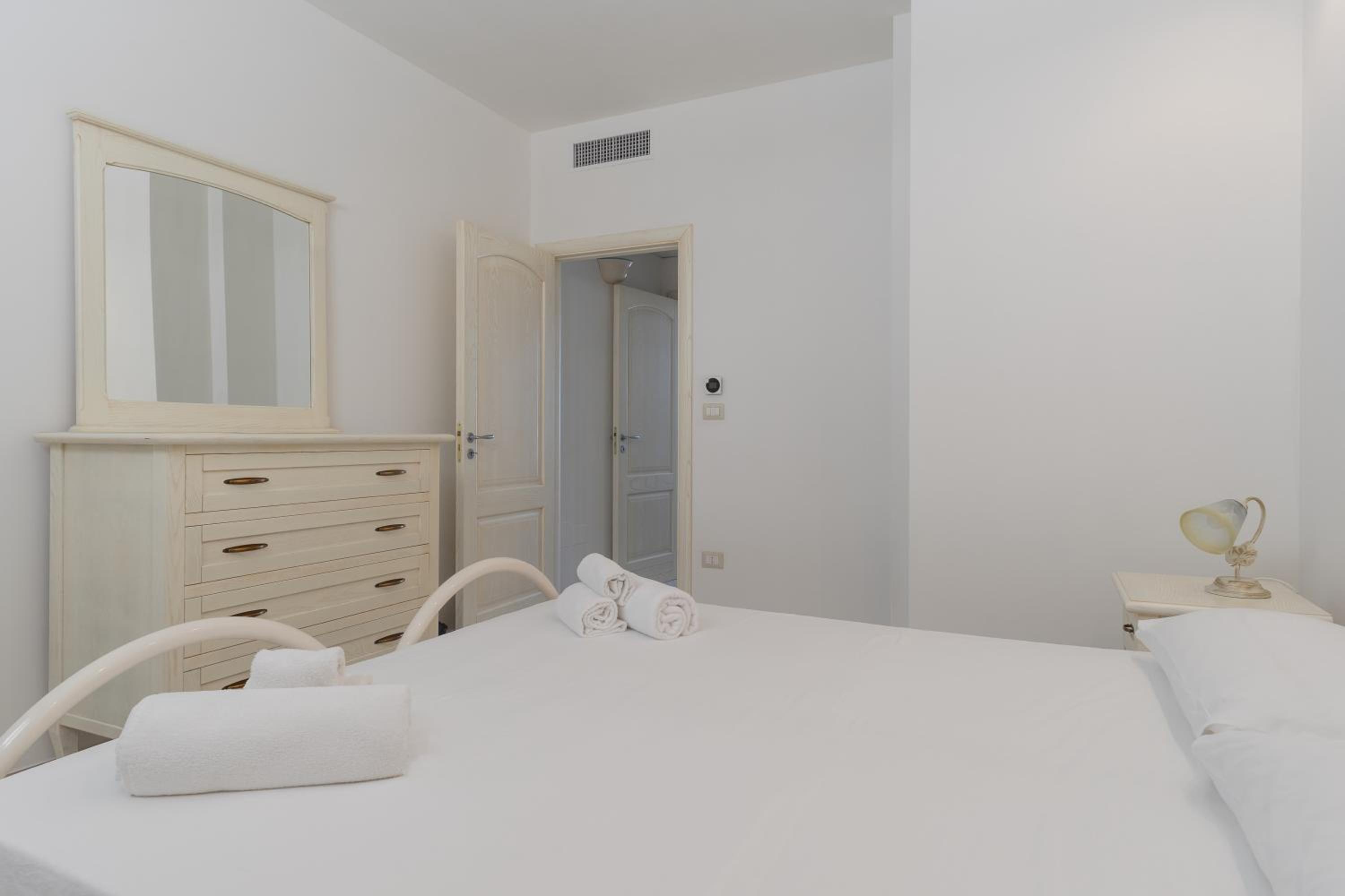 One-Bedroom Apartment photo 3