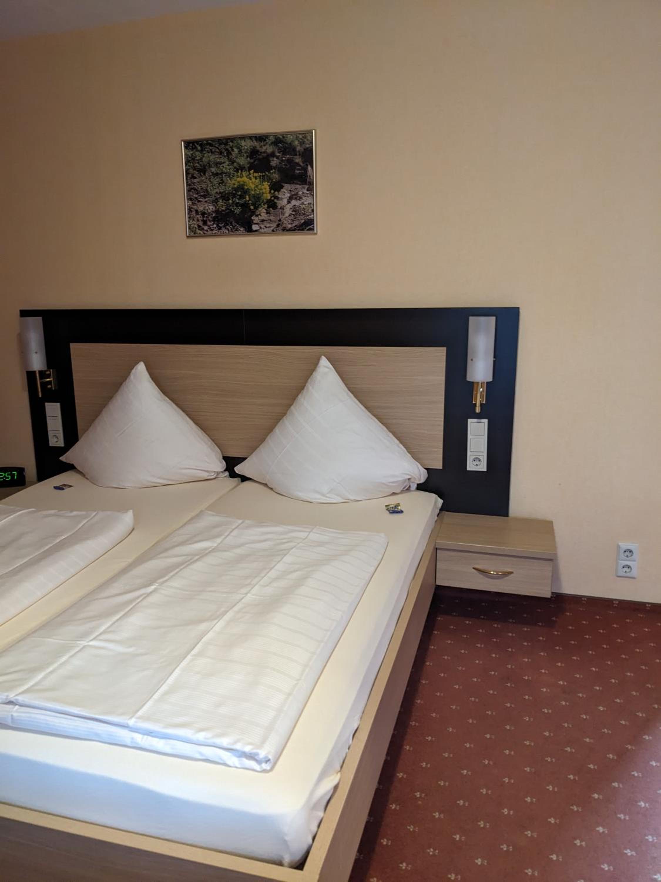 Standard Double Room - Photo 3