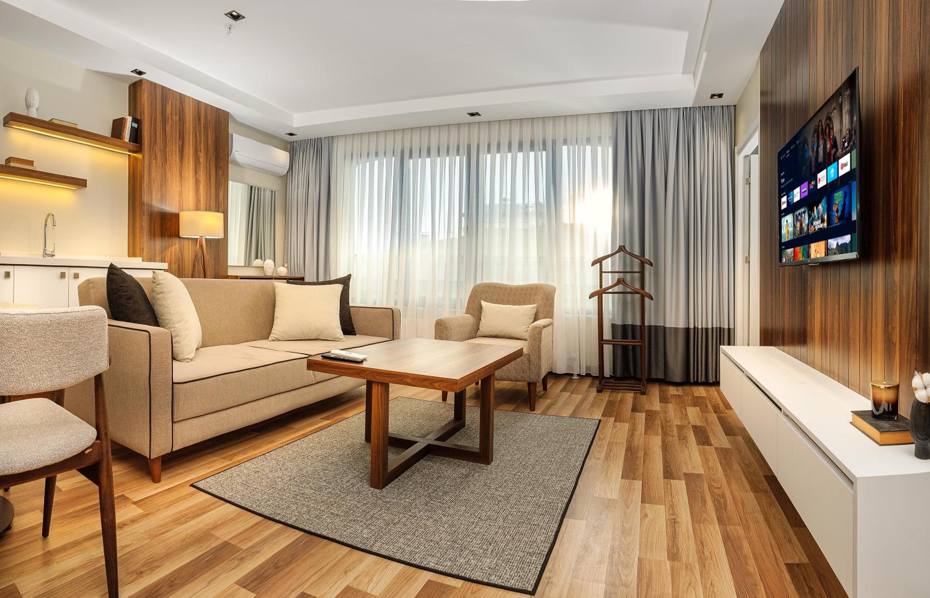 Deluxe Suite photo 2