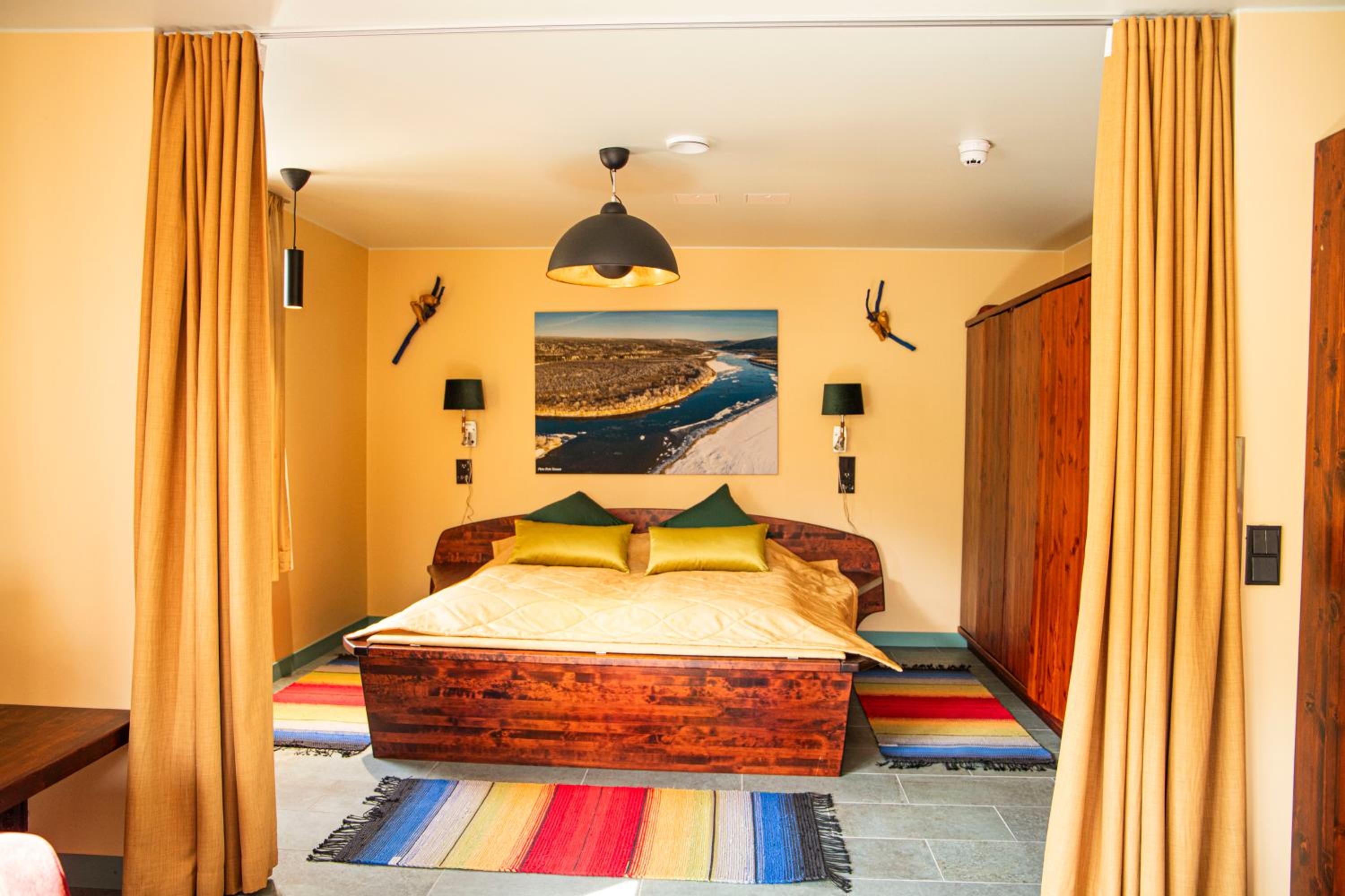 Shaman Family Room - Photo 1