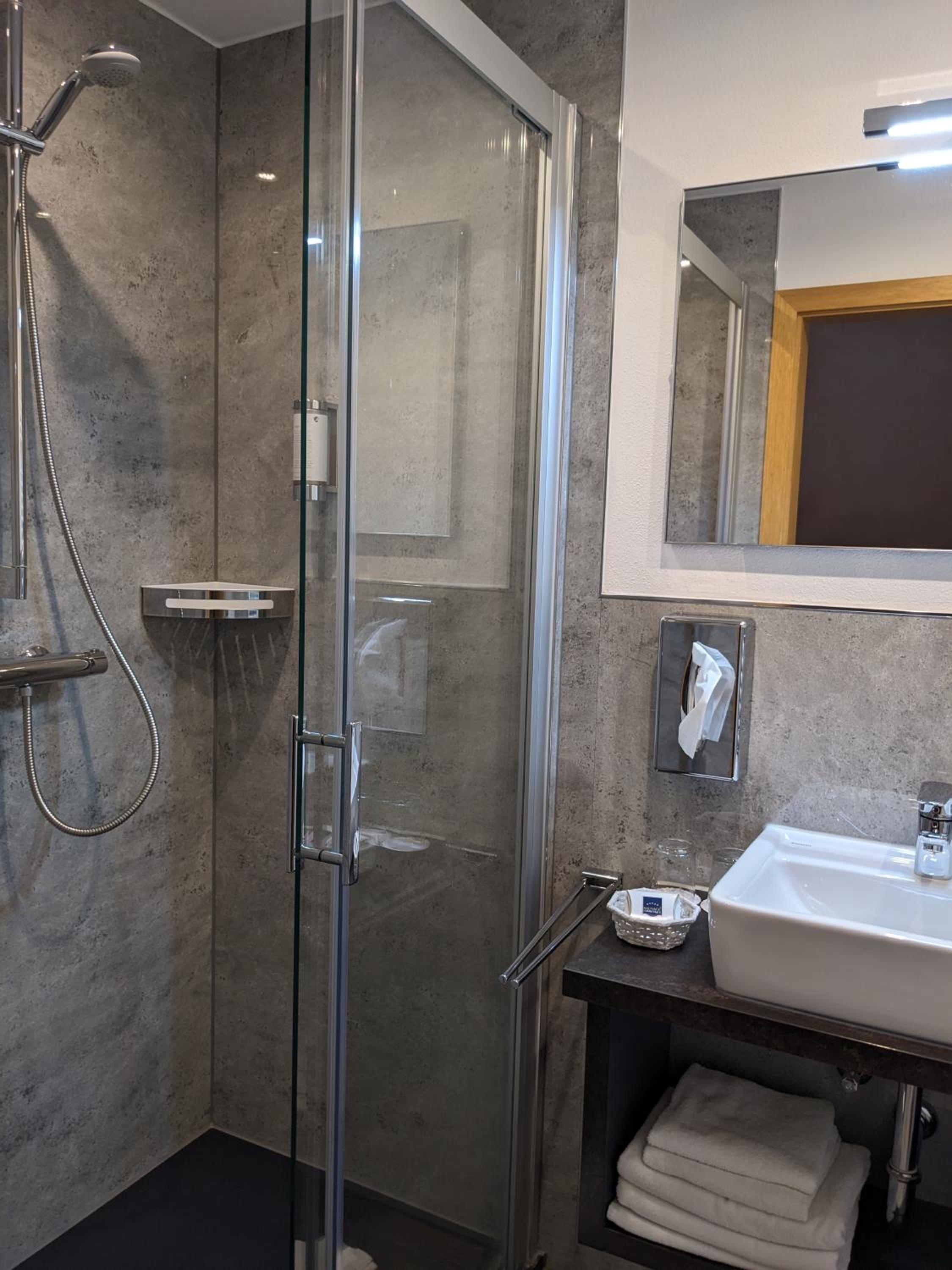 Standard Double Room - Photo 5