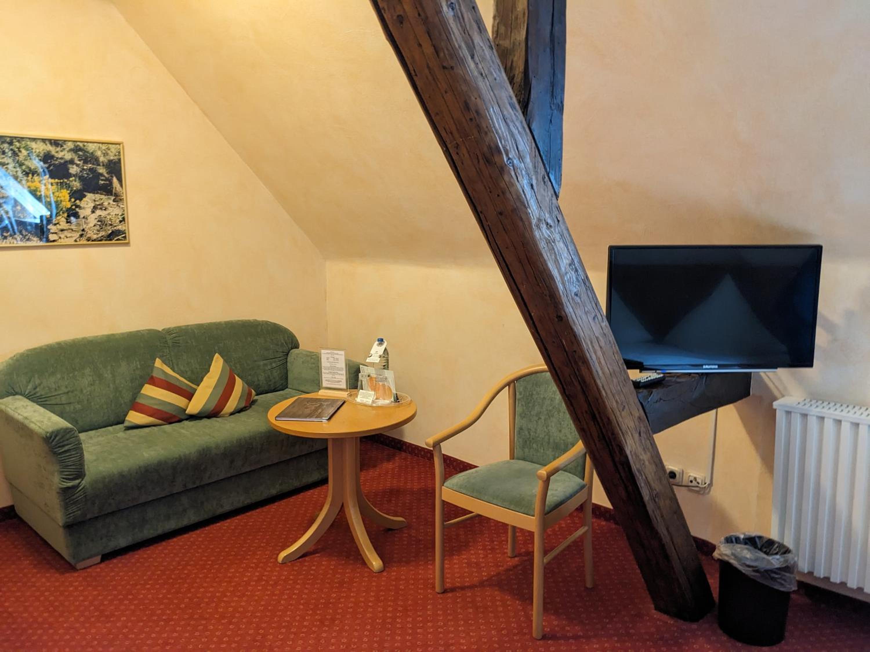 Large Double Room - Photo 5