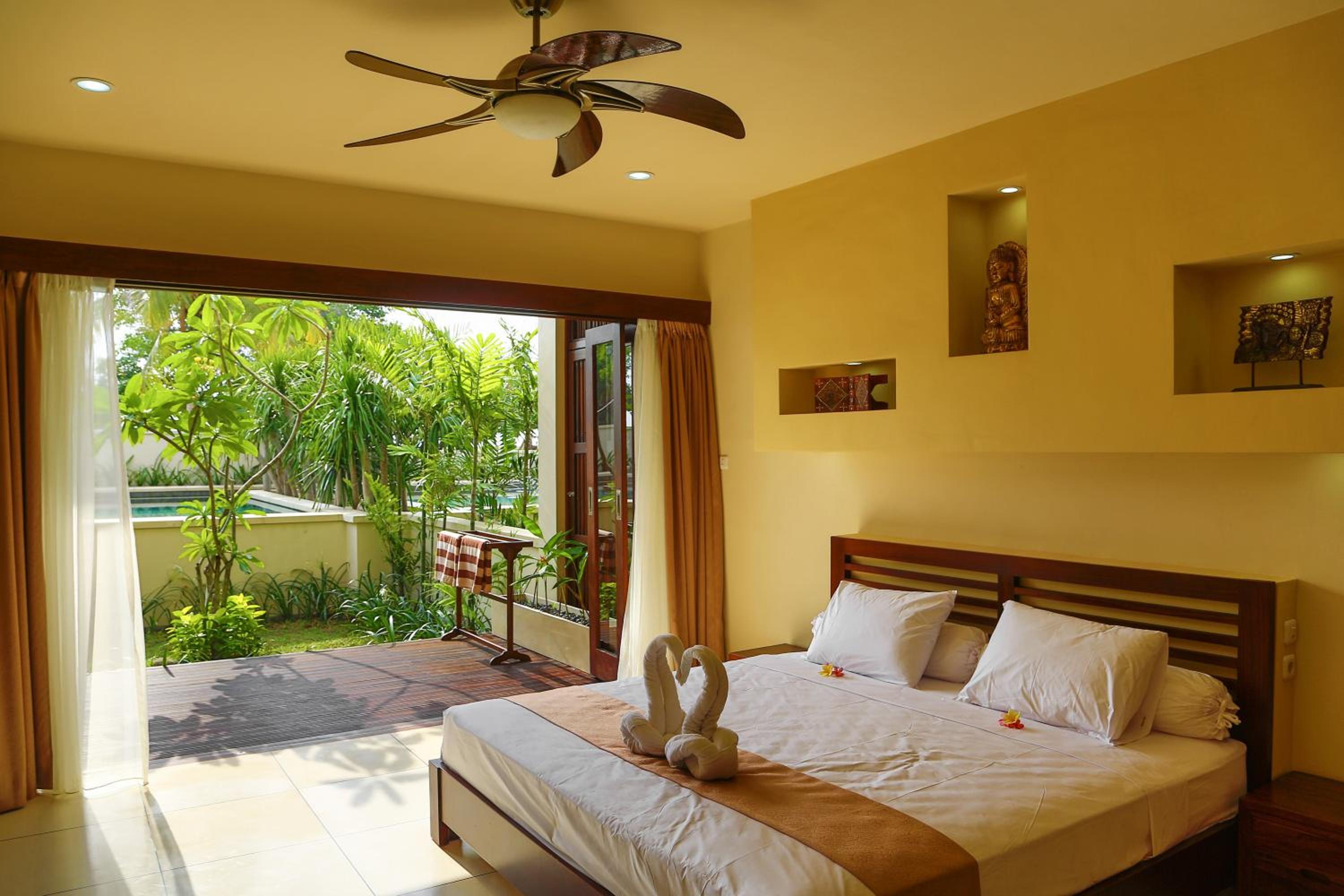 Two-Bedroom Beachfront Villa with Private Pool photo 2