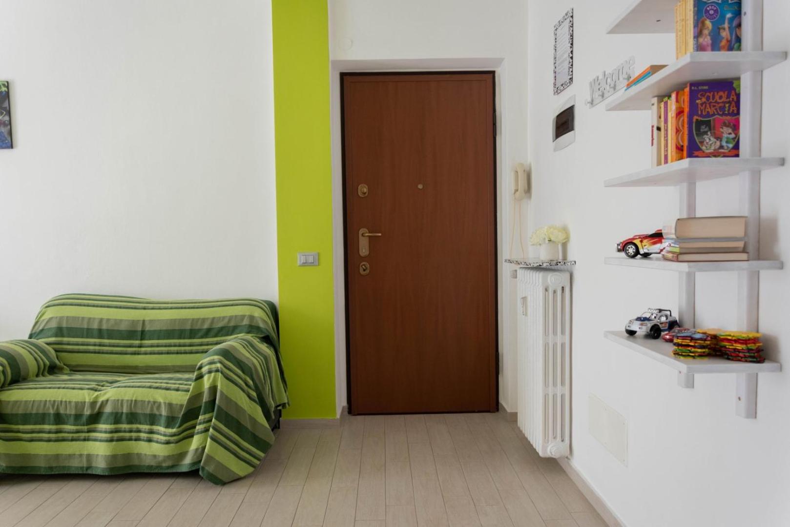 One-Bedroom Apartment photo 1