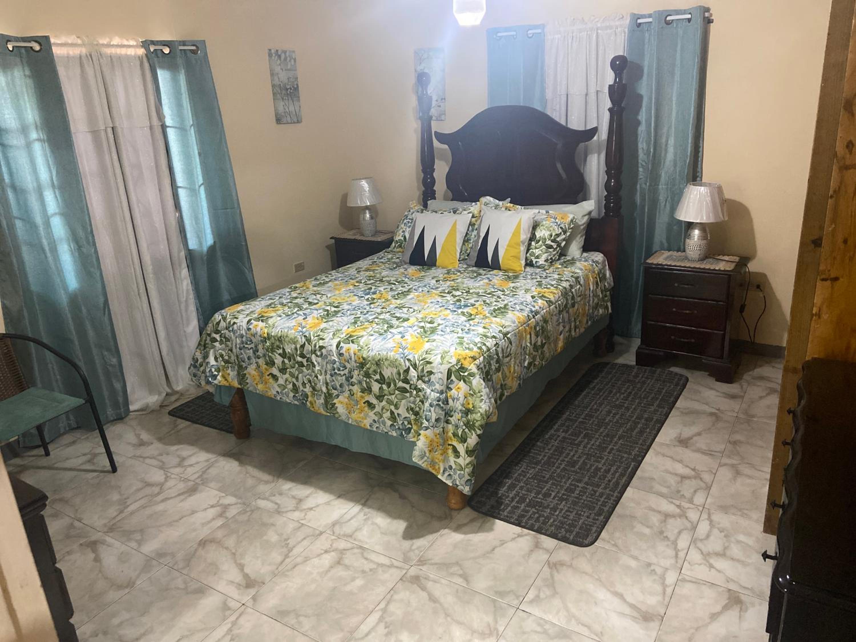One-Bedroom Apartment photo 1