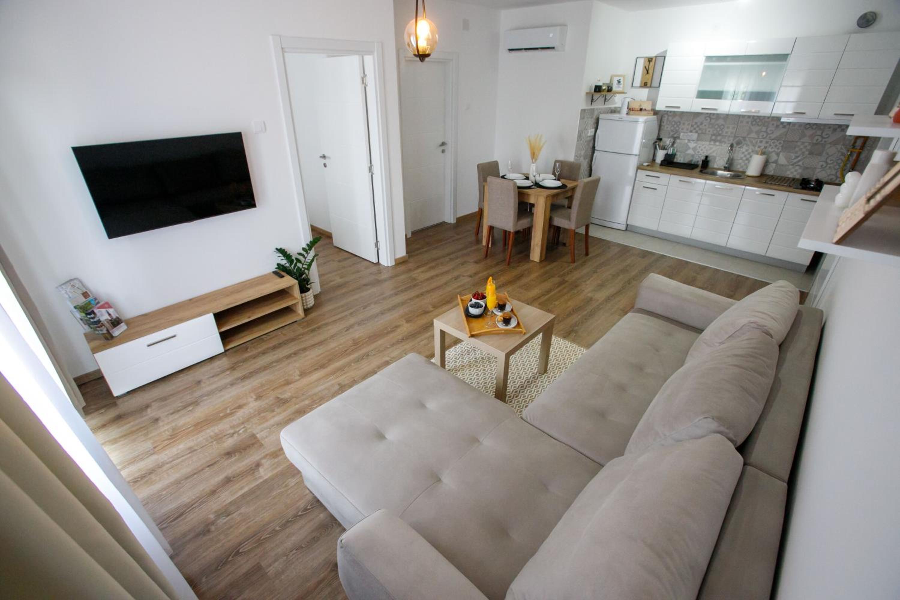 One-Bedroom Apartment photo 1
