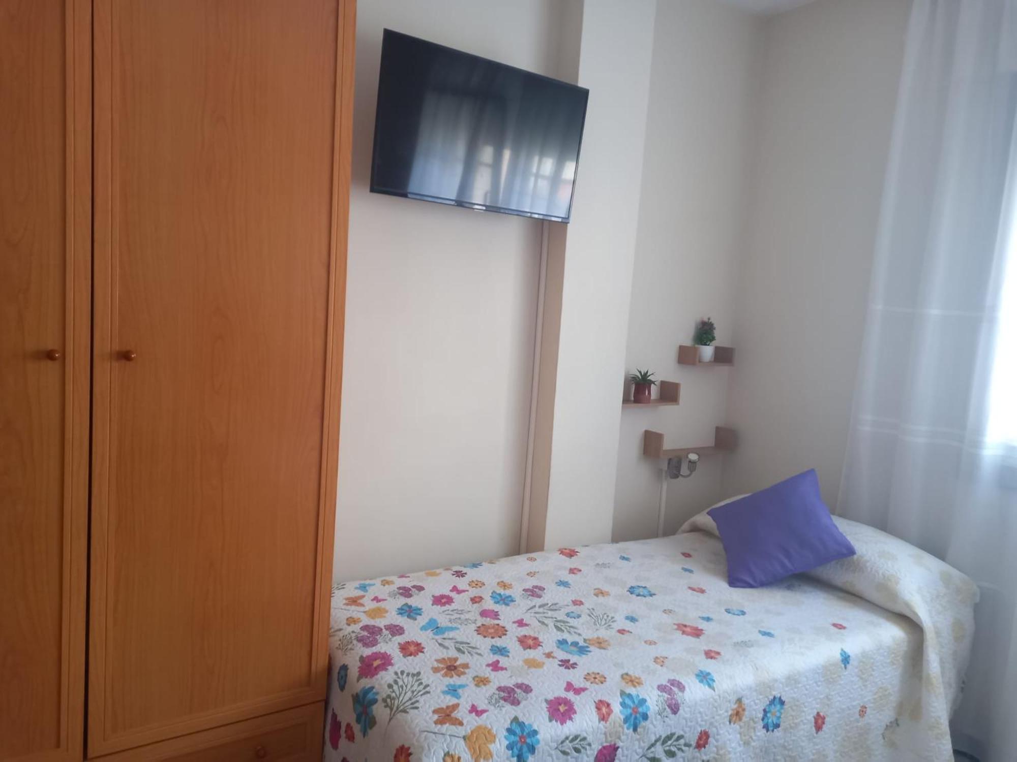 Bed in 3-Bed Dormitory Room photo 3