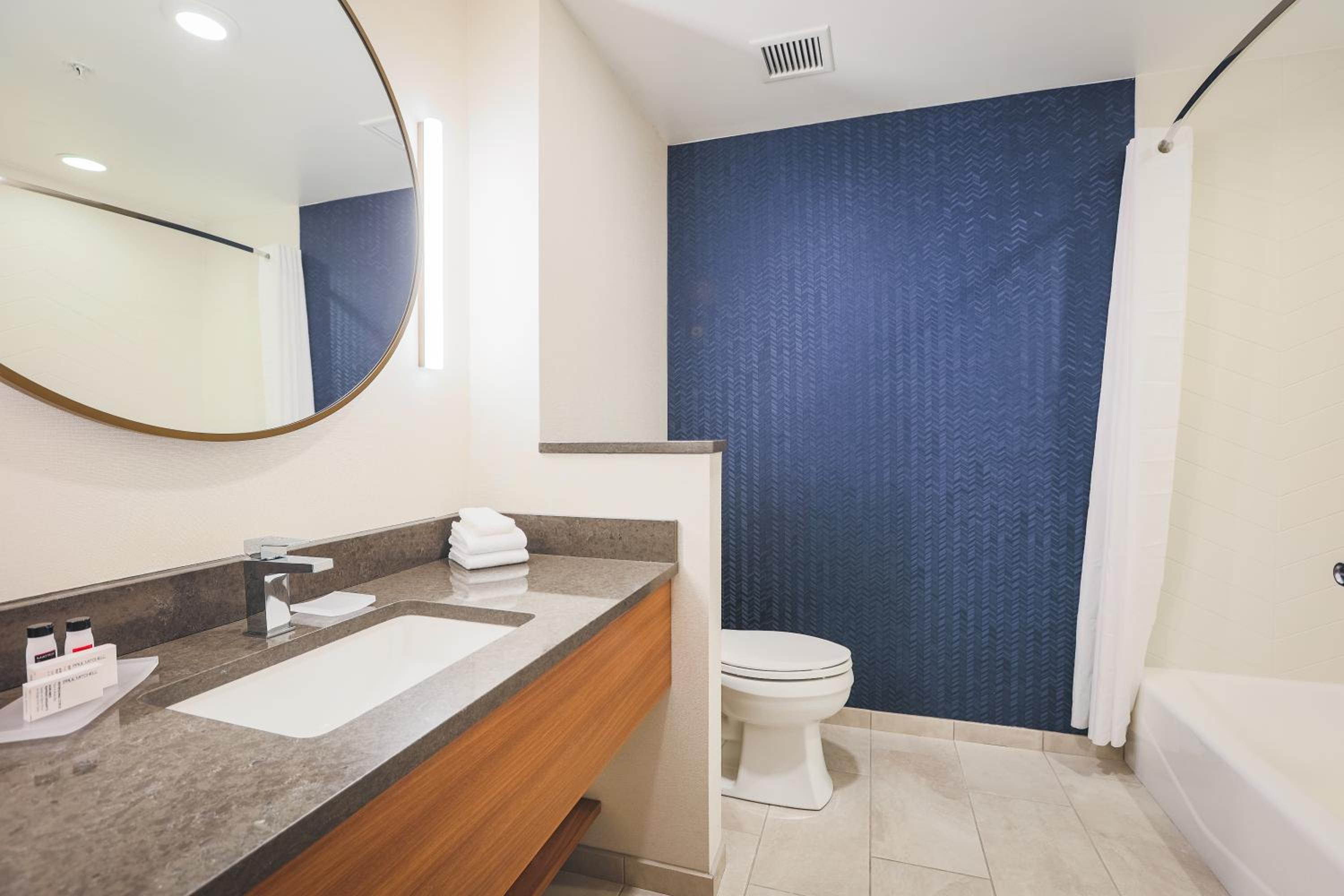 Suite, 2 Queen, Sofa bed, Partial lake view         - Photo 8