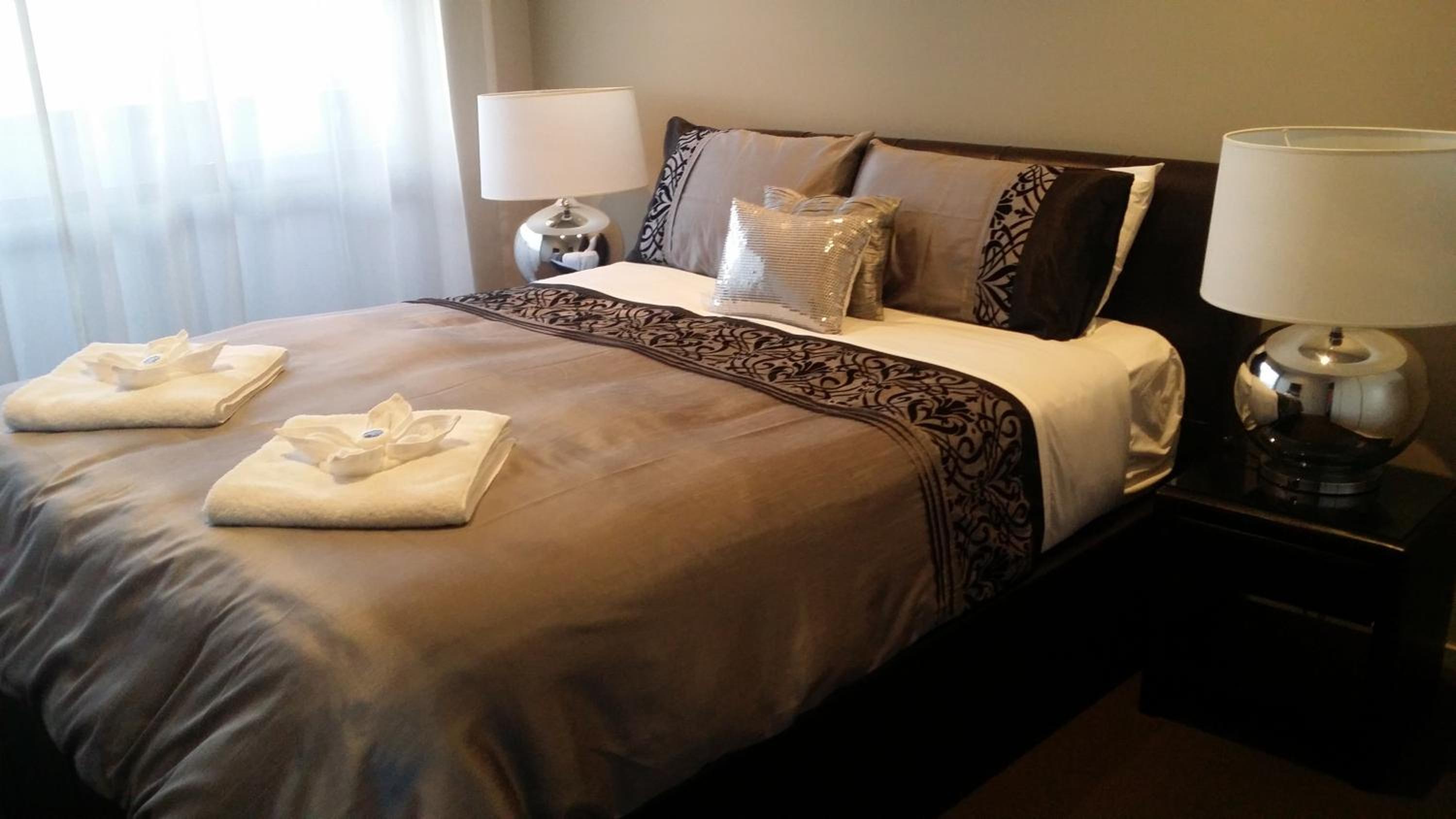 Deluxe One-Bedroom Suite - Water Front