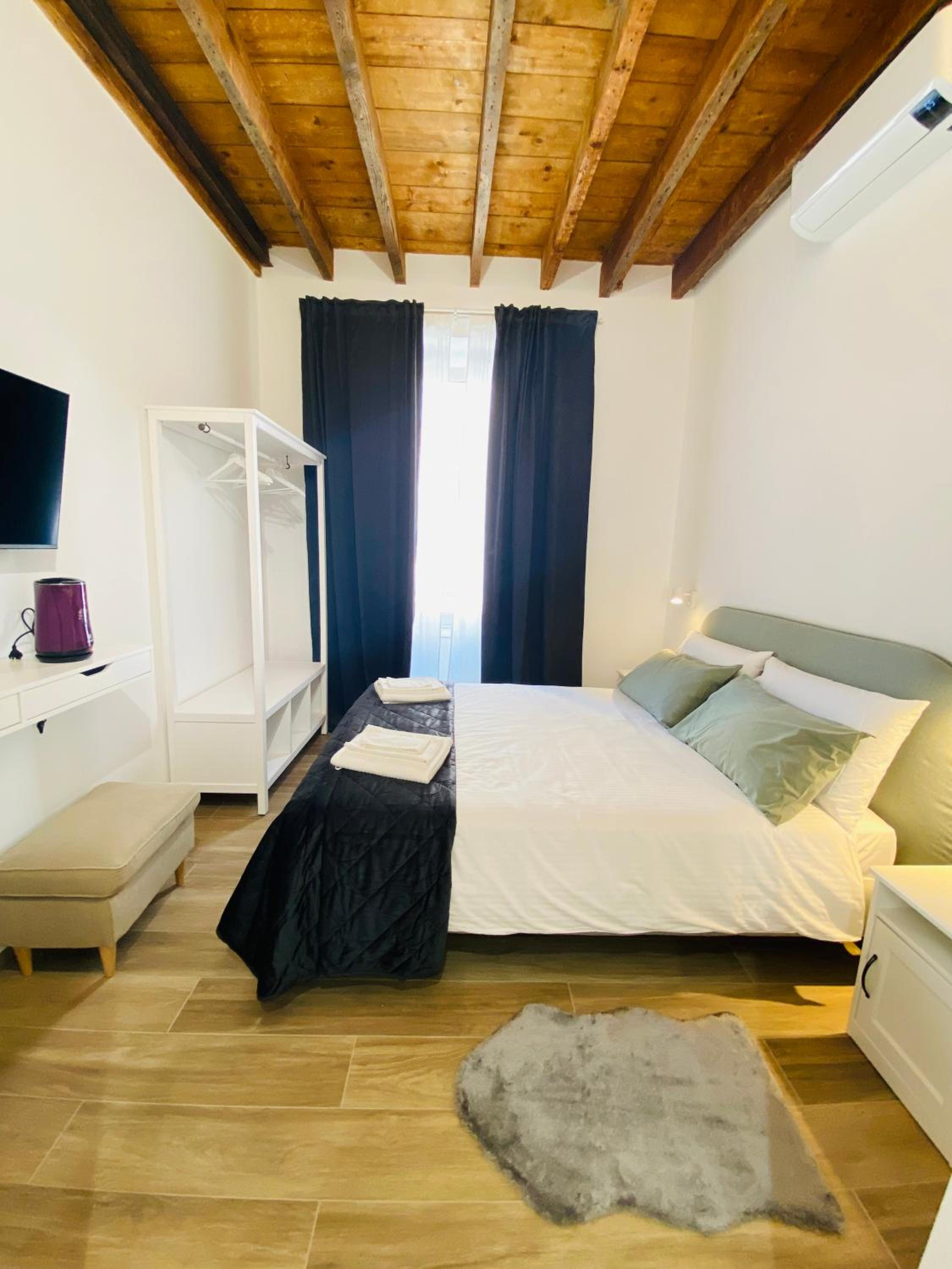 Double Room with Private Bathroom photo 3