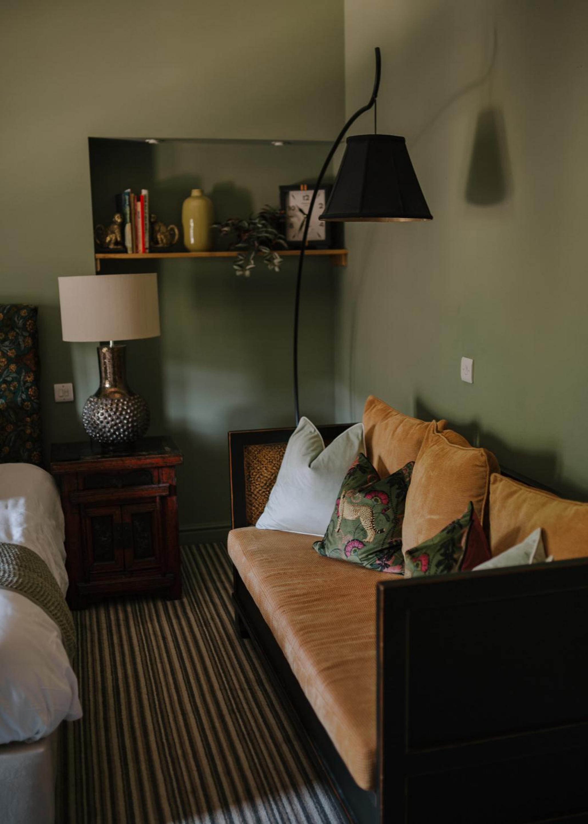Deluxe King Room - Photo 6