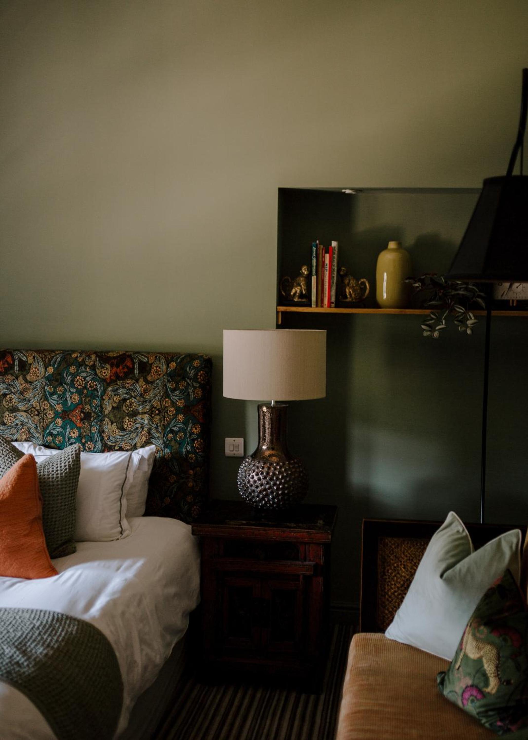 Deluxe King Room - Photo 7