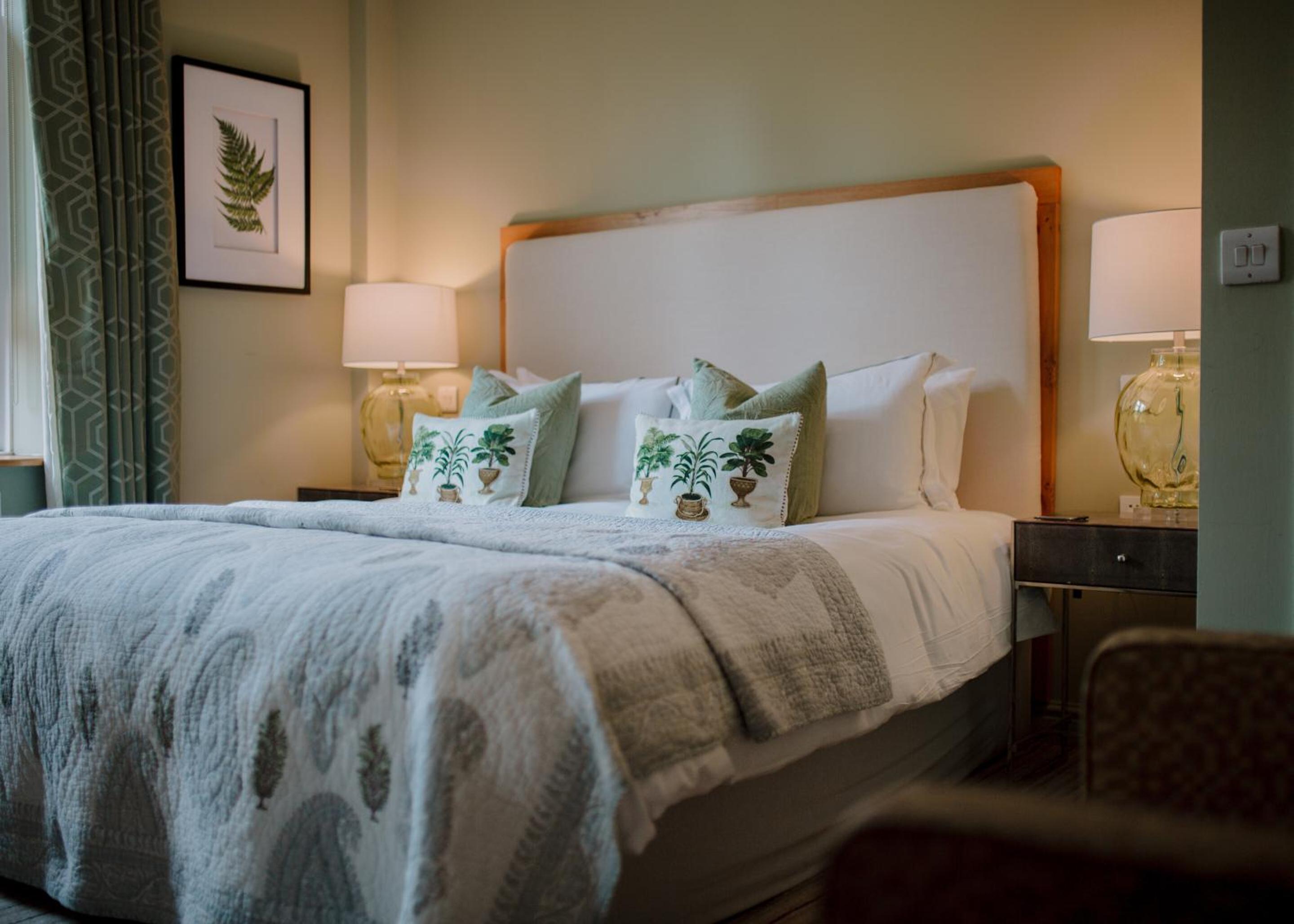 Deluxe King Room - Photo 5