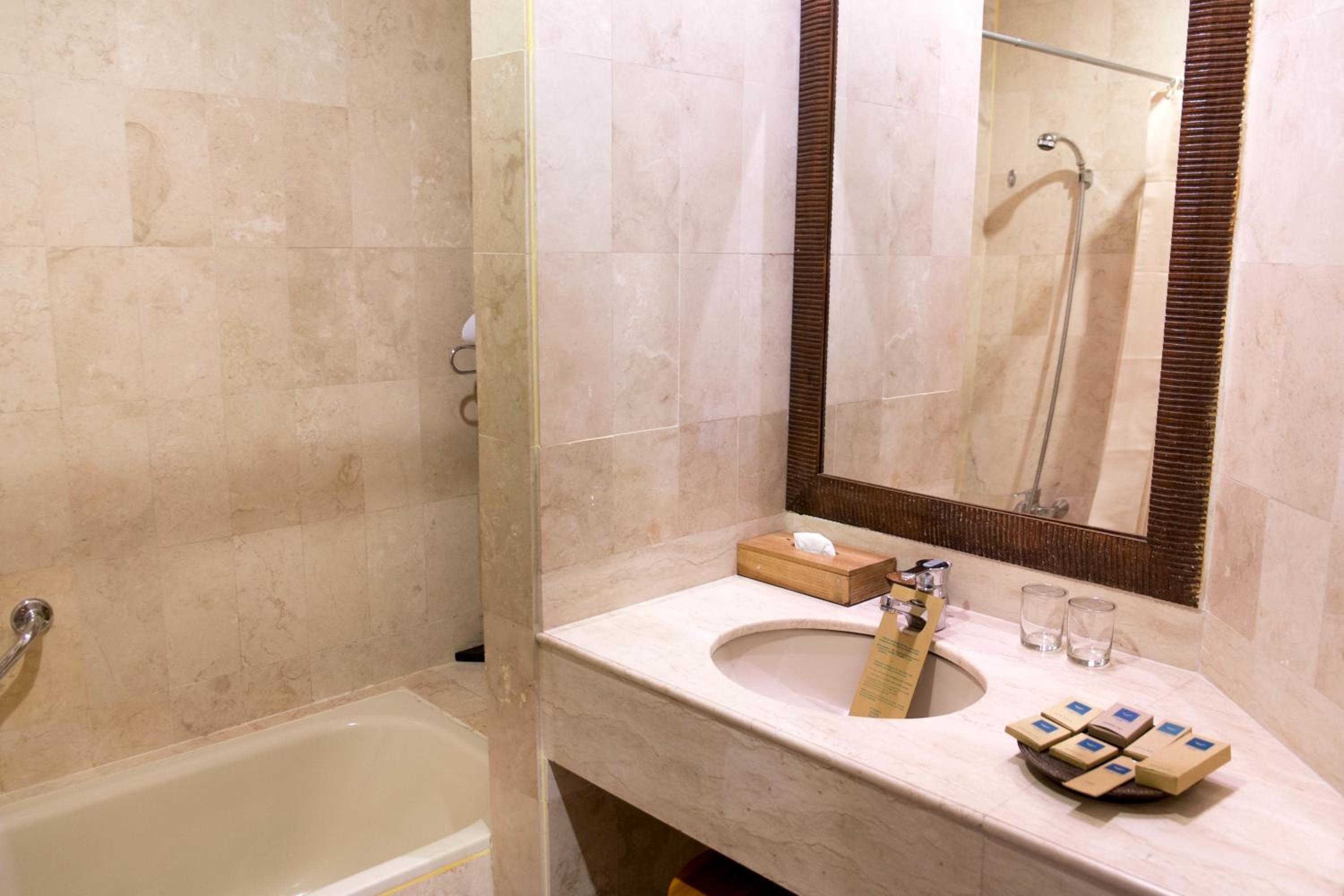 Standard Double or Twin Room - Photo 2