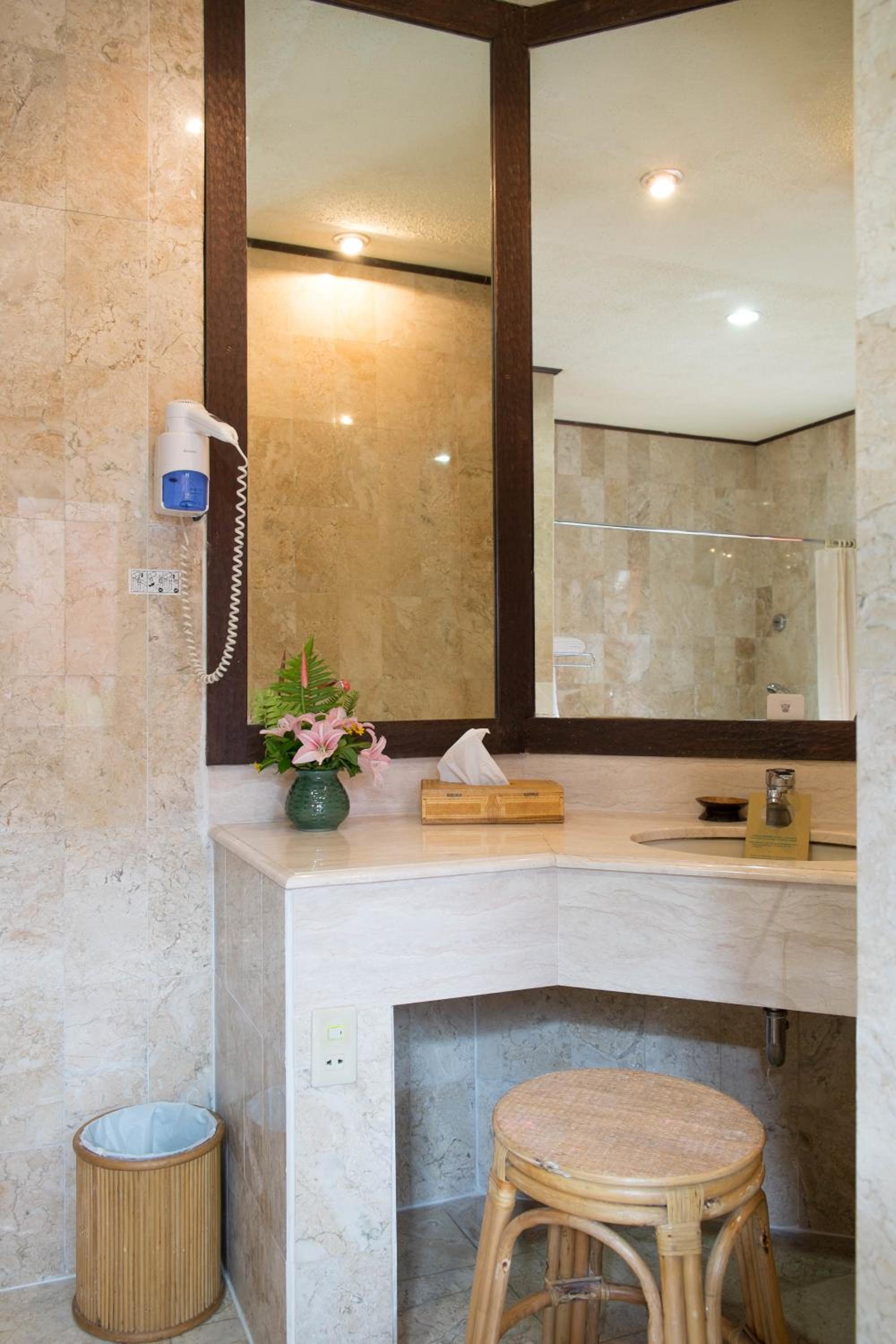Deluxe Double or Twin Room with Balcony photo 2