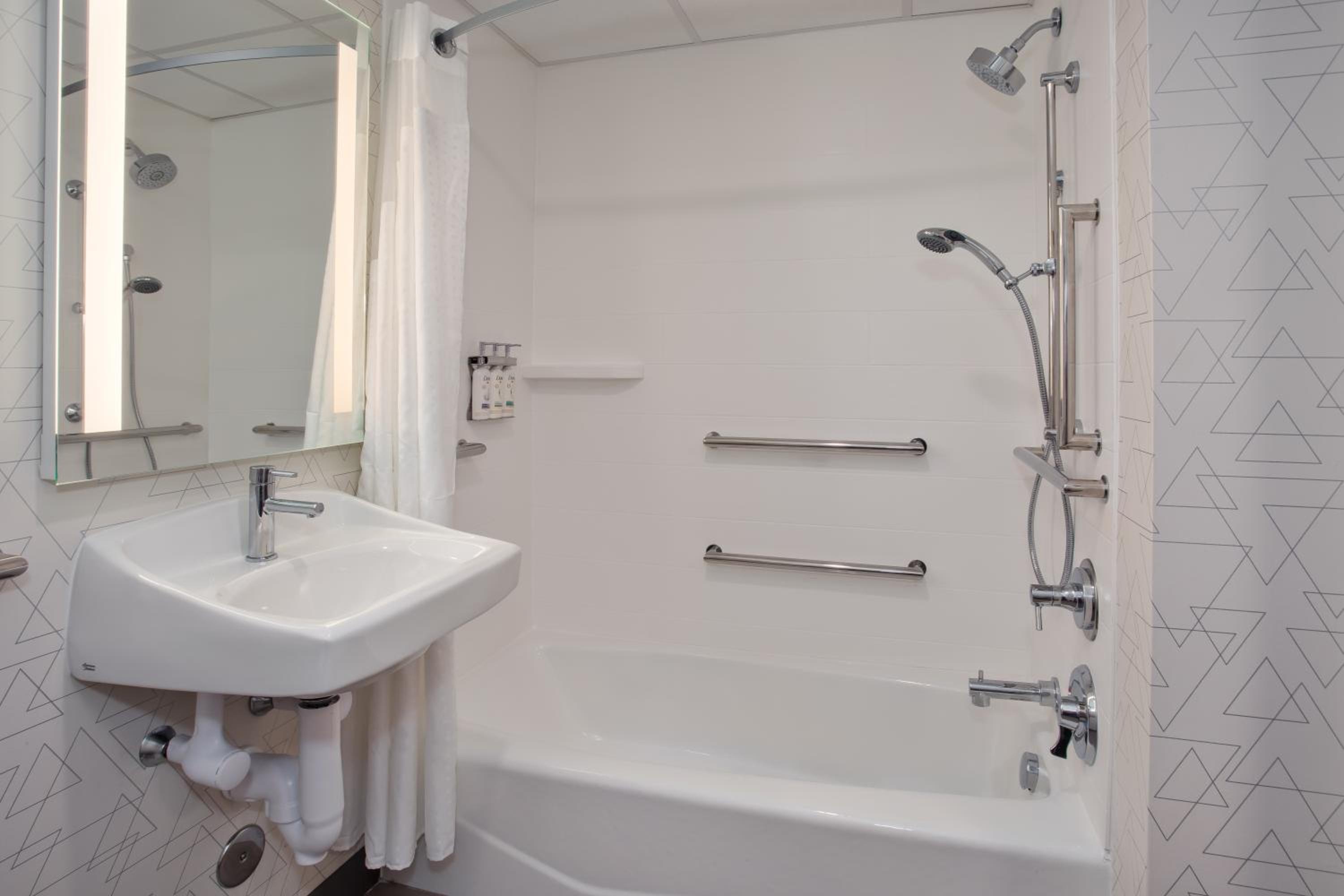 King Room - Mobility Access/Hearing Accessible - Photo 4