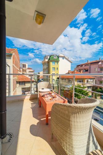 Deluxe Double Room with Balcony photo 2