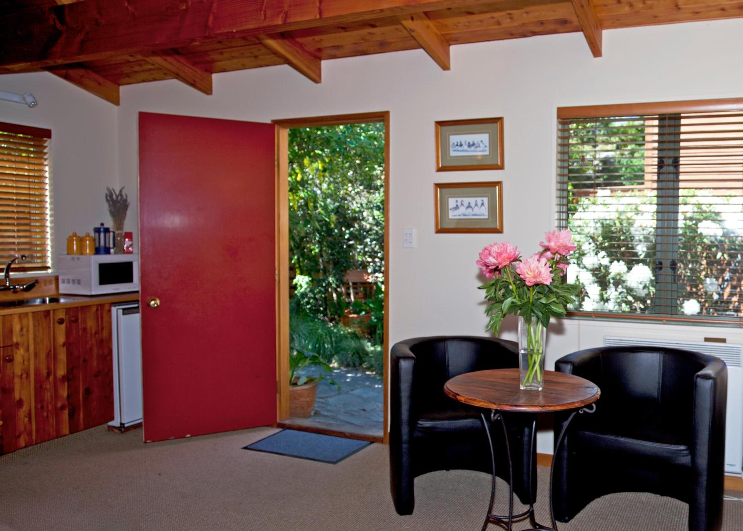 Garden Cottage - Photo 5