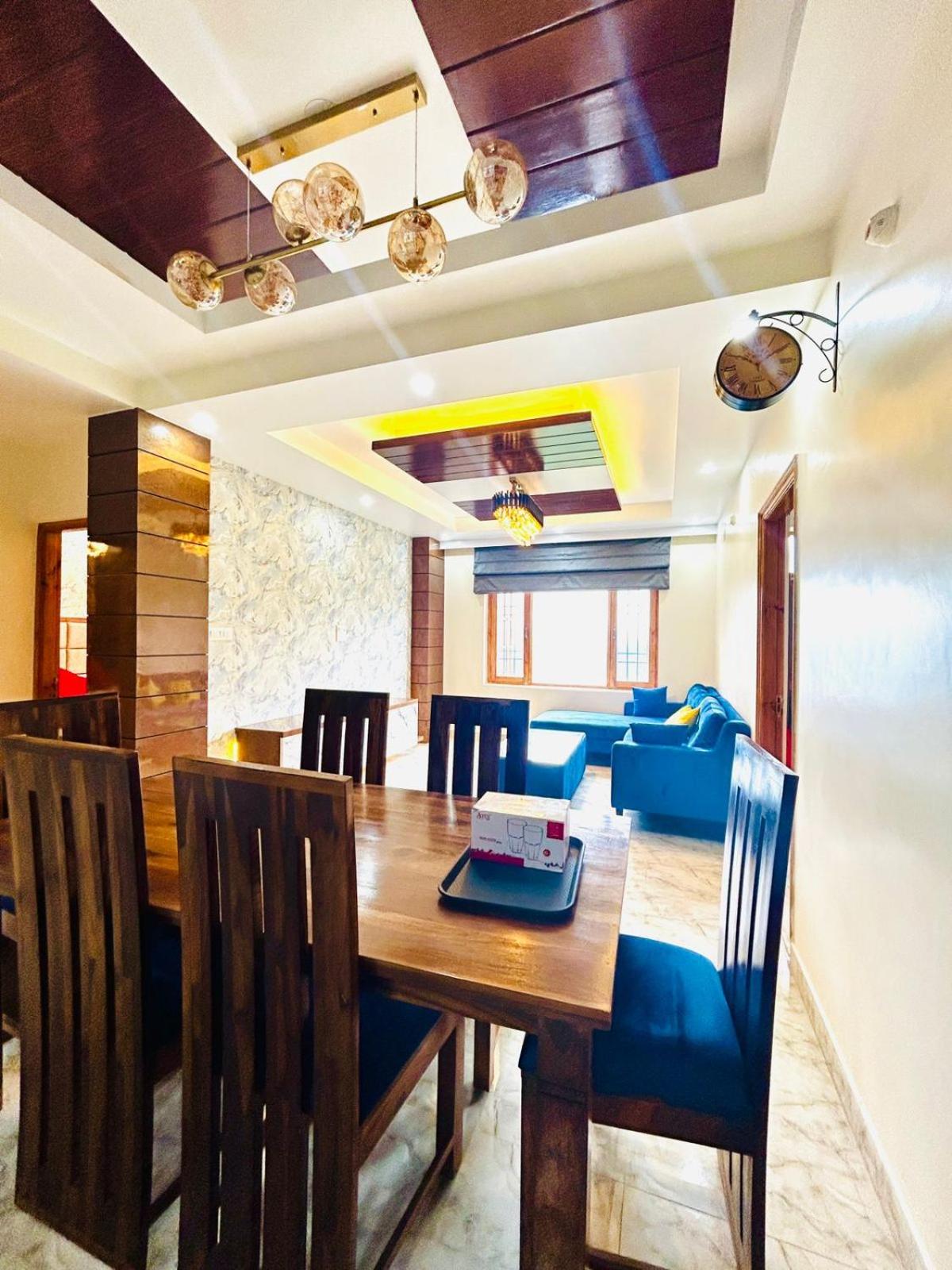Three-Bedroom Apartment with Balcony photo 3