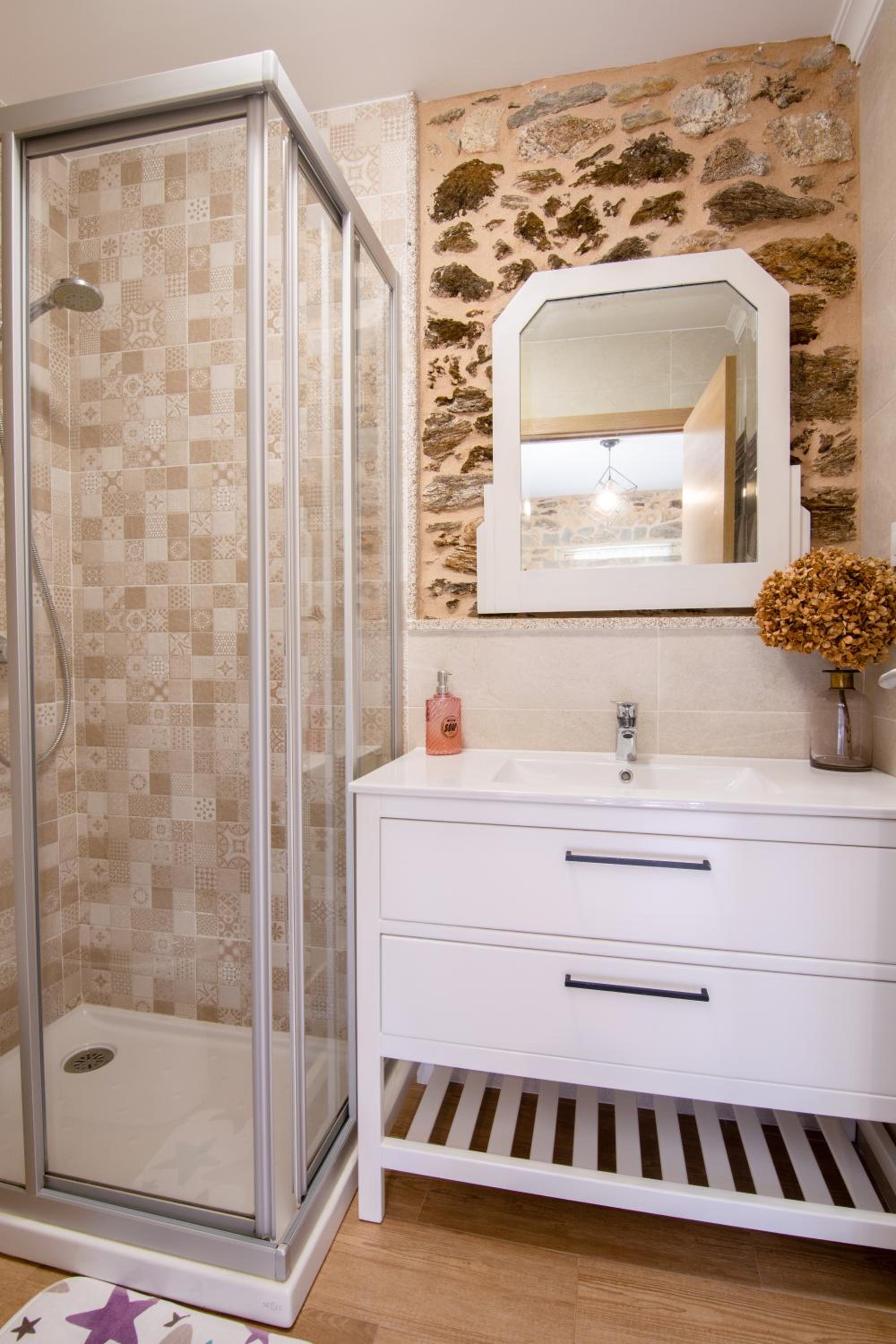 Family Room with Private Bathroom - Photo 20