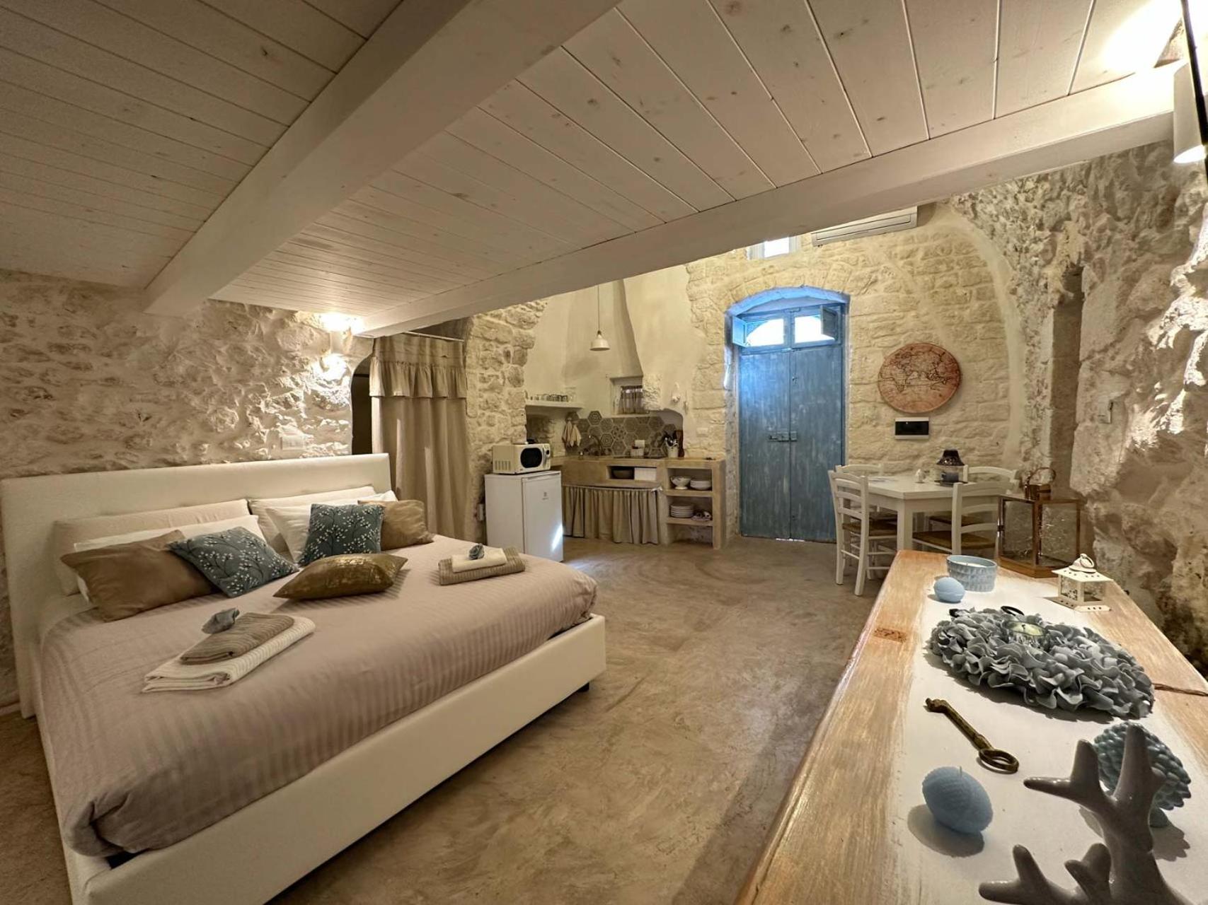 One-Bedroom House - Photo 17