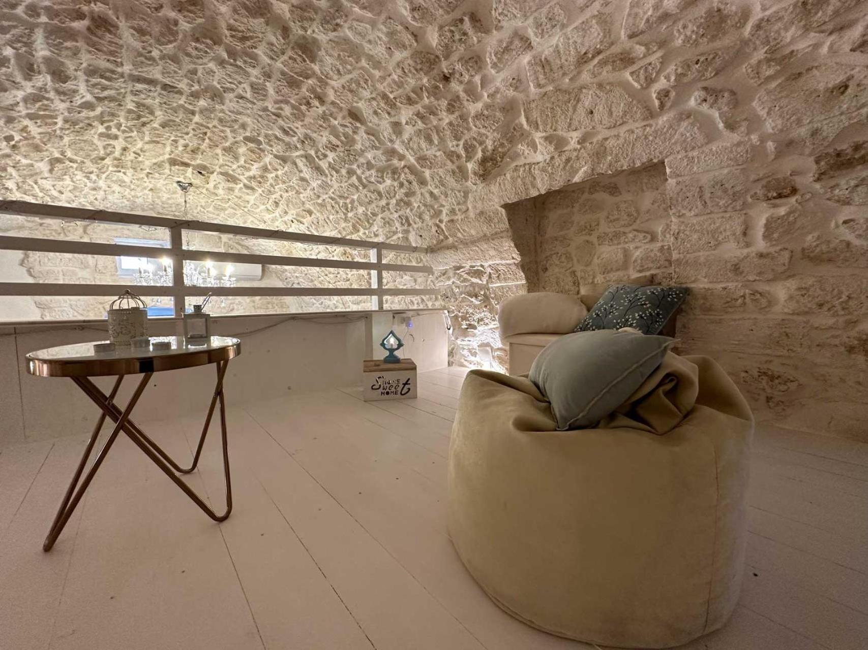 One-Bedroom House - Photo 20