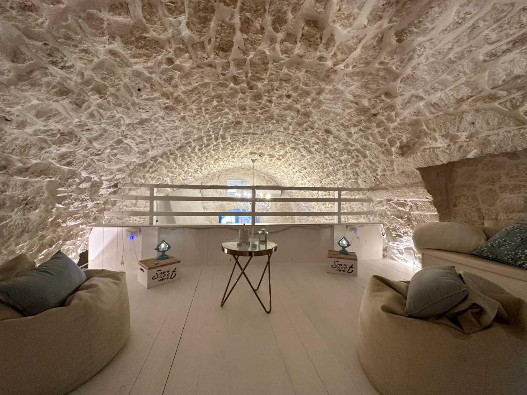 One-Bedroom House - Photo 34