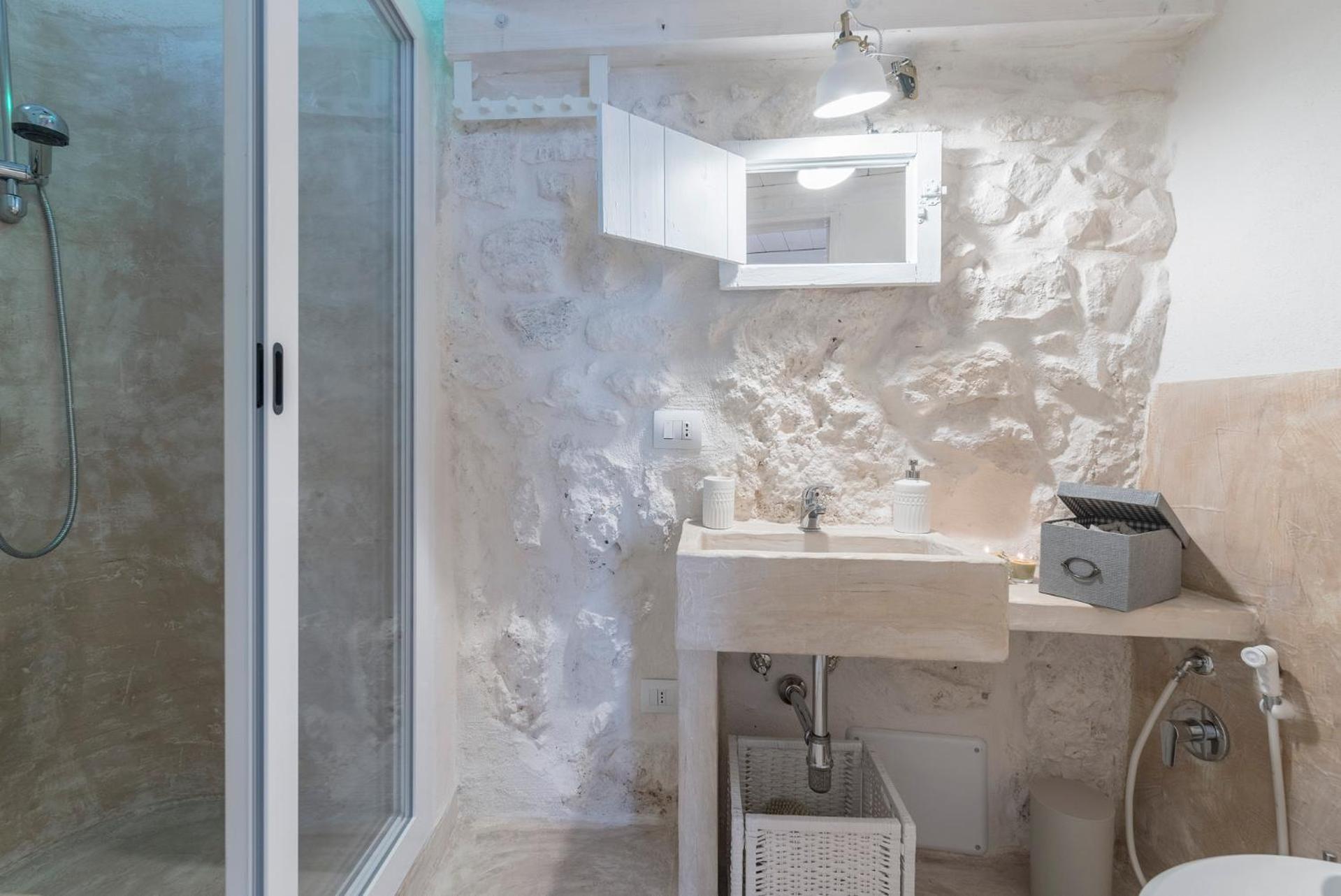 One-Bedroom House - Photo 29