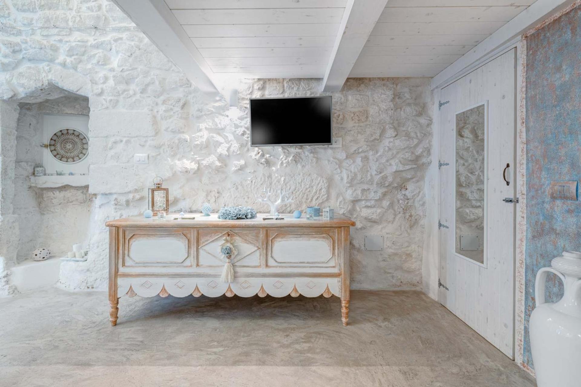 One-Bedroom House - Photo 4