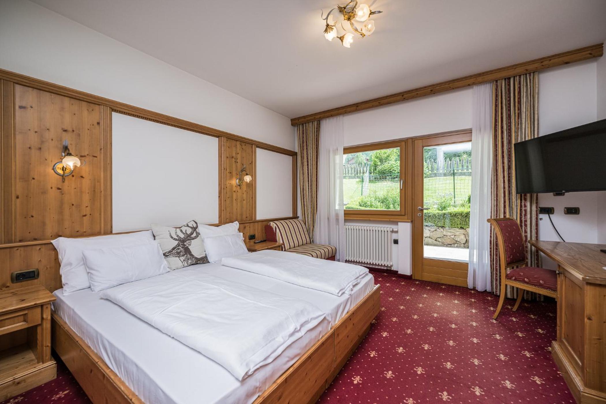 Deluxe Double Room with Balcony photo 1