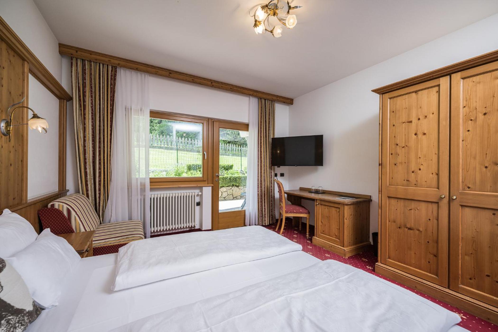 Deluxe Double Room with Balcony photo 2