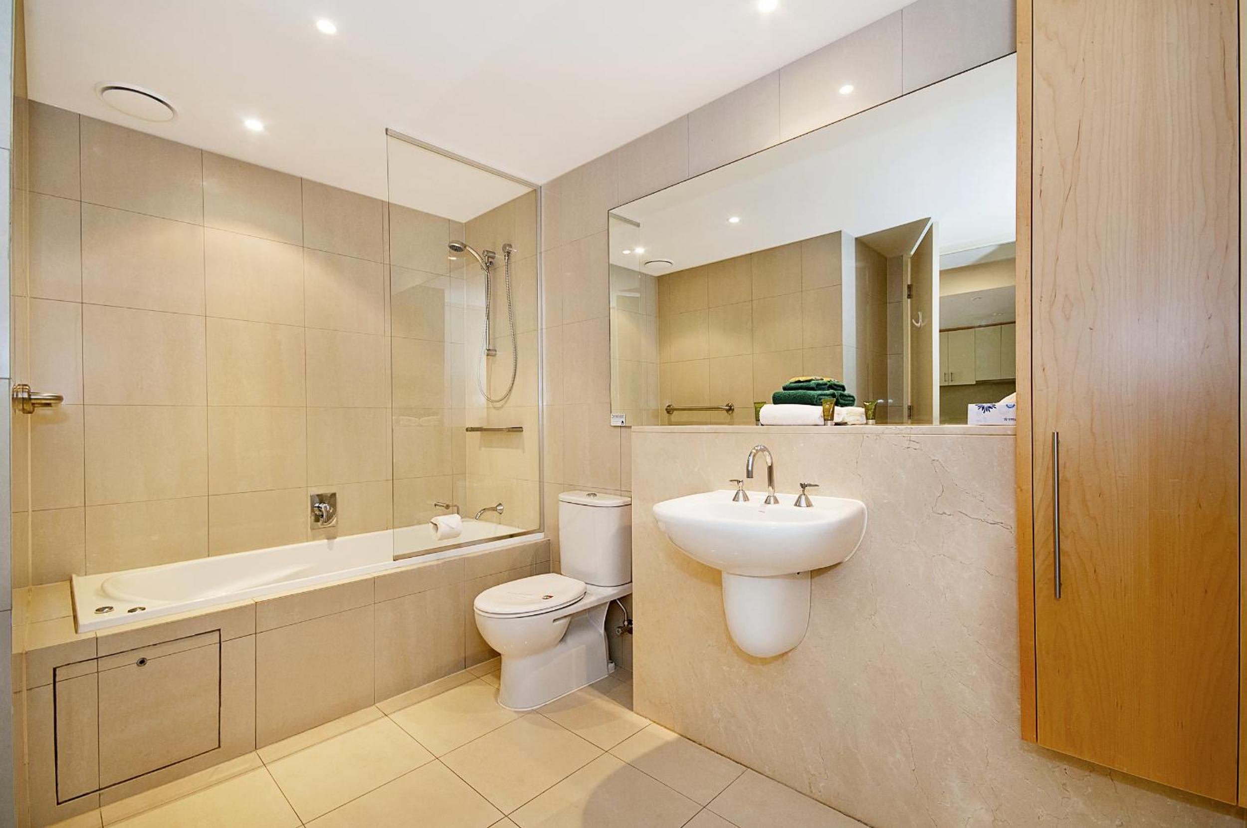 Three-Bedroom Apartment with River View photo 2
