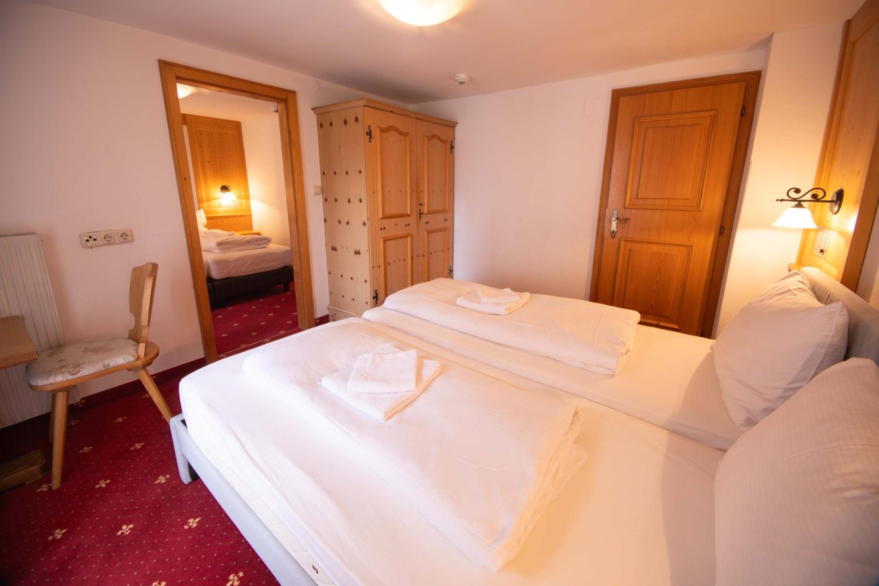 Quadruple Room with Bathroom photo 2