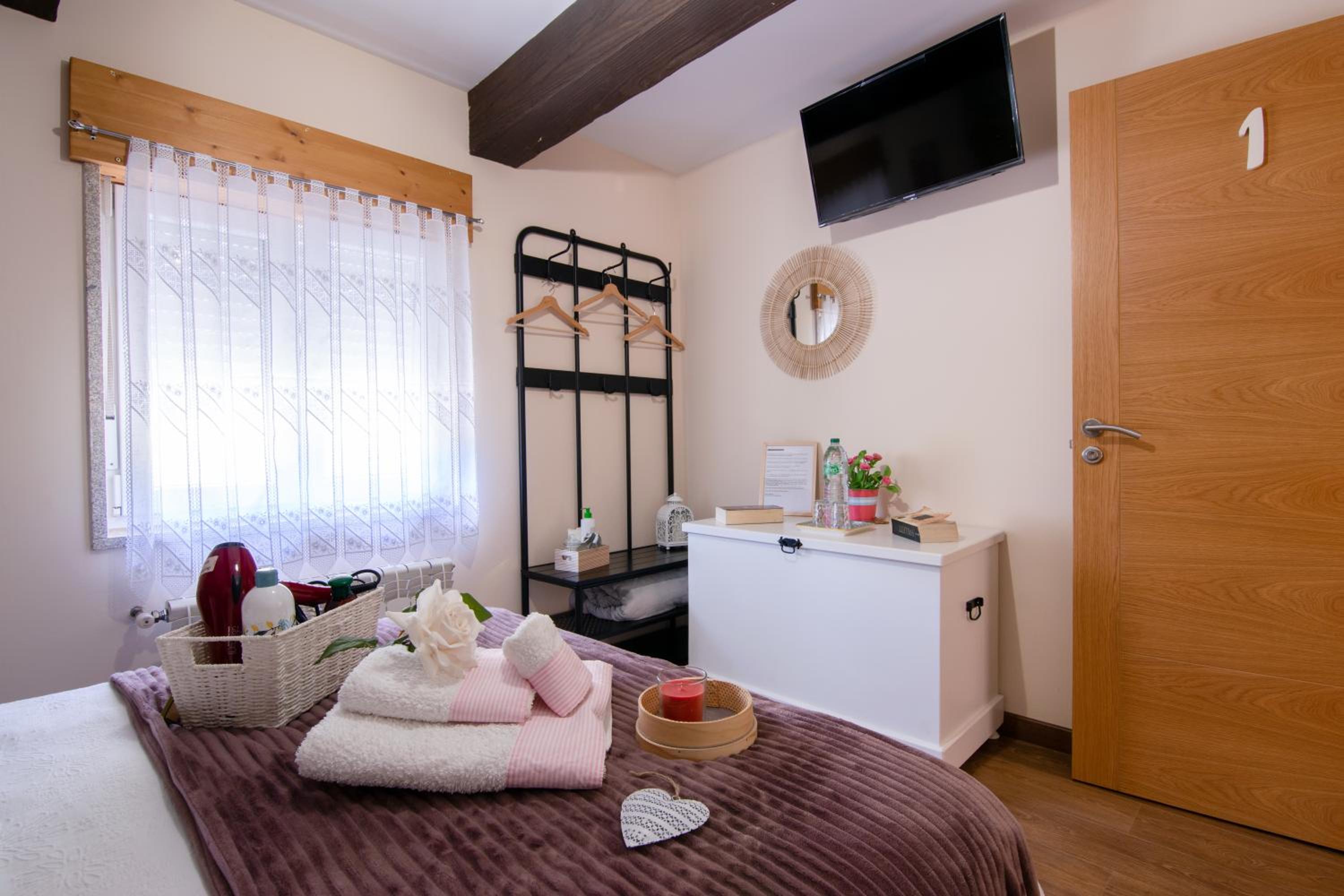Double Room - Photo 9