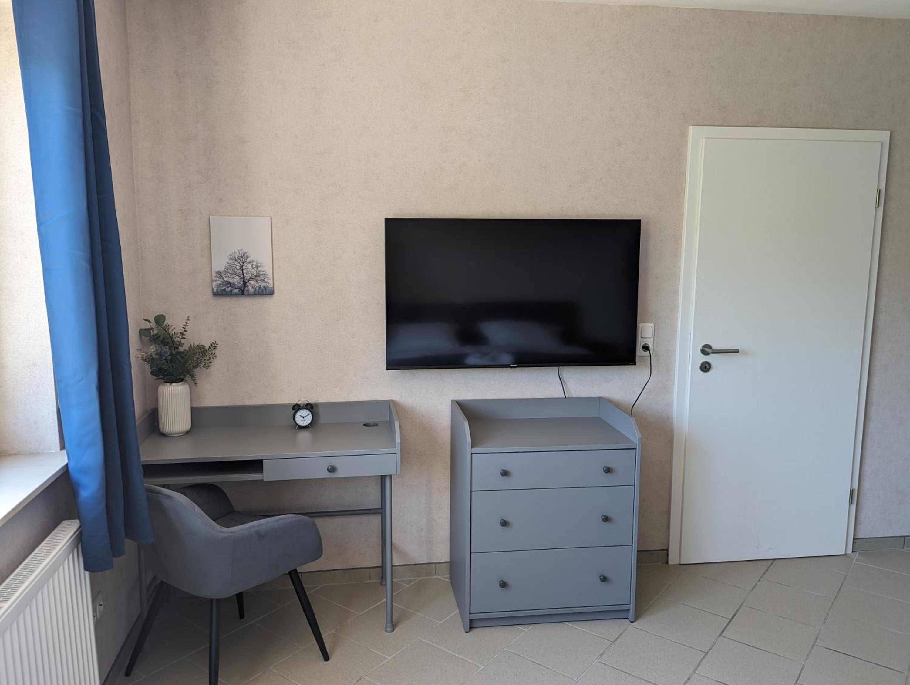 One-Bedroom Apartment photo 1