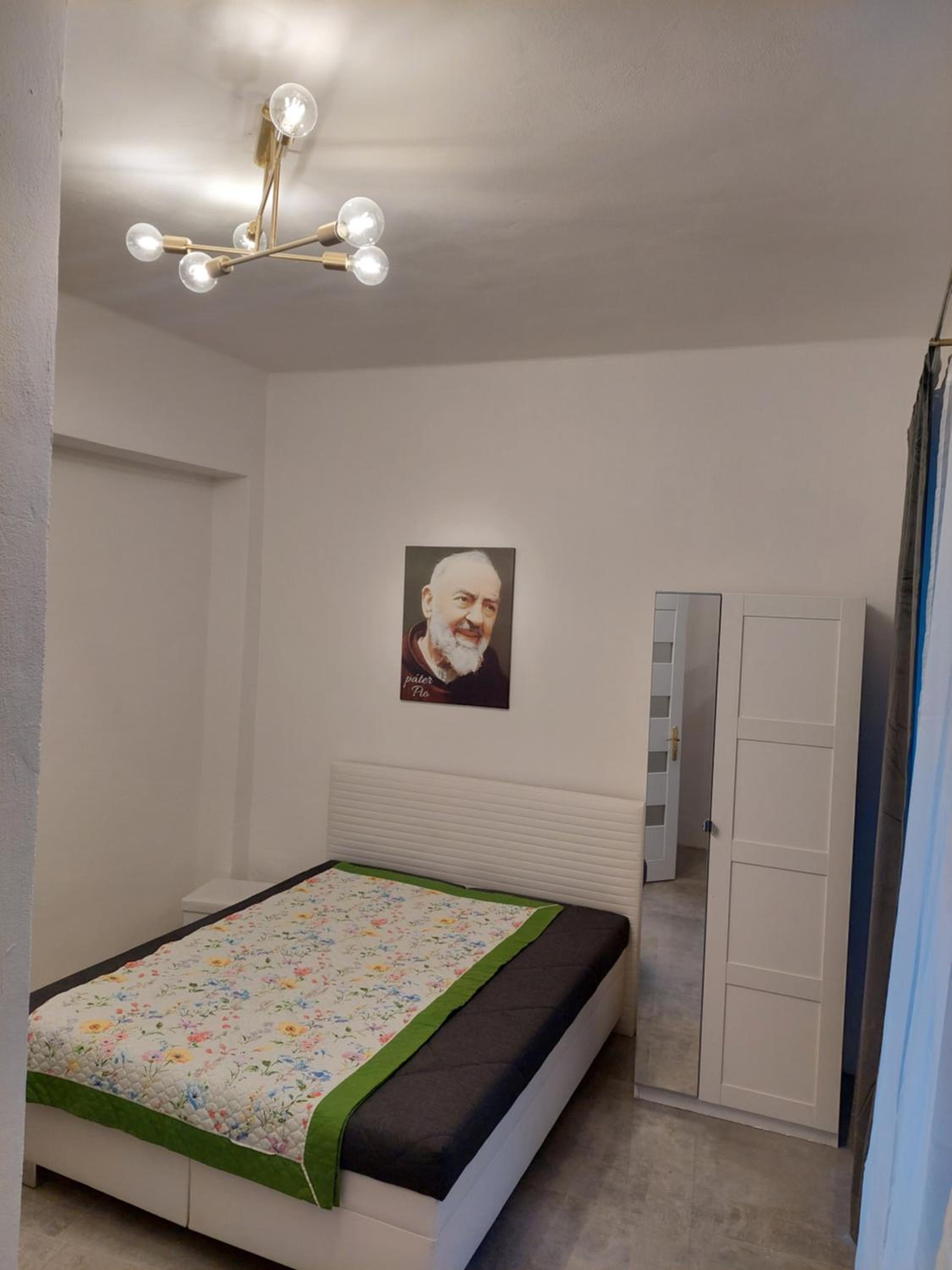 One-Bedroom Apartment photo 2