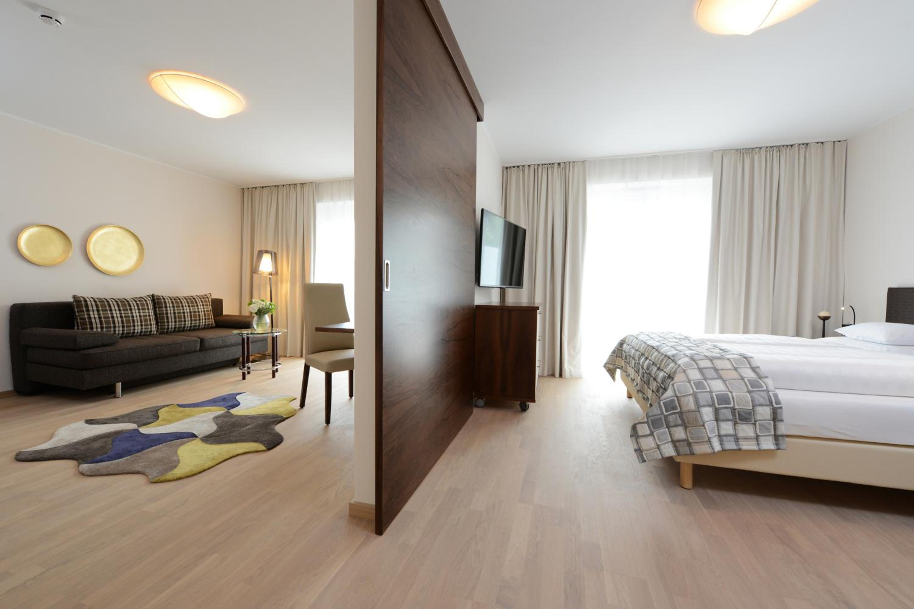 Suite - Disability Access - Photo 1