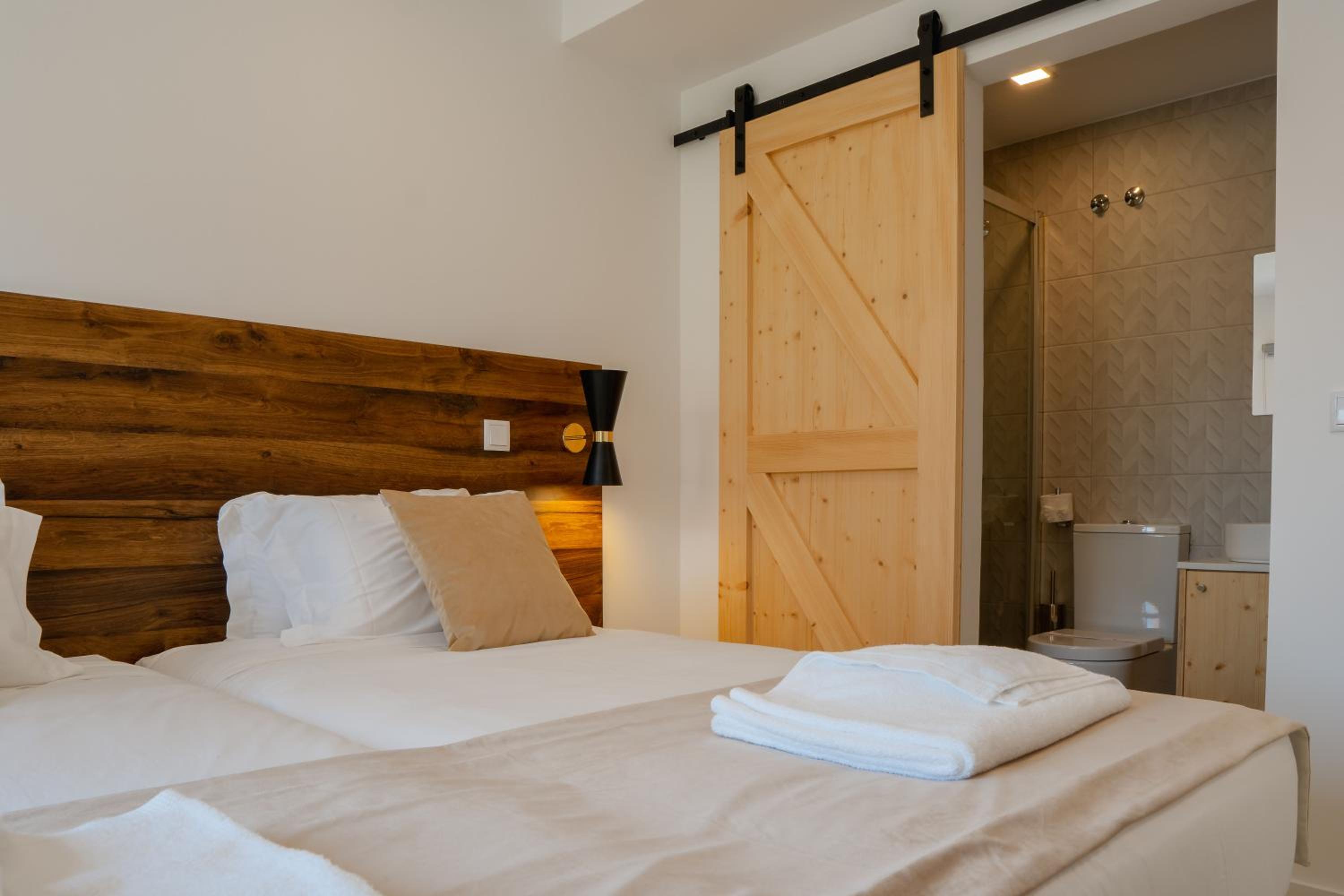 Double or Twin Room with Pool View photo 2