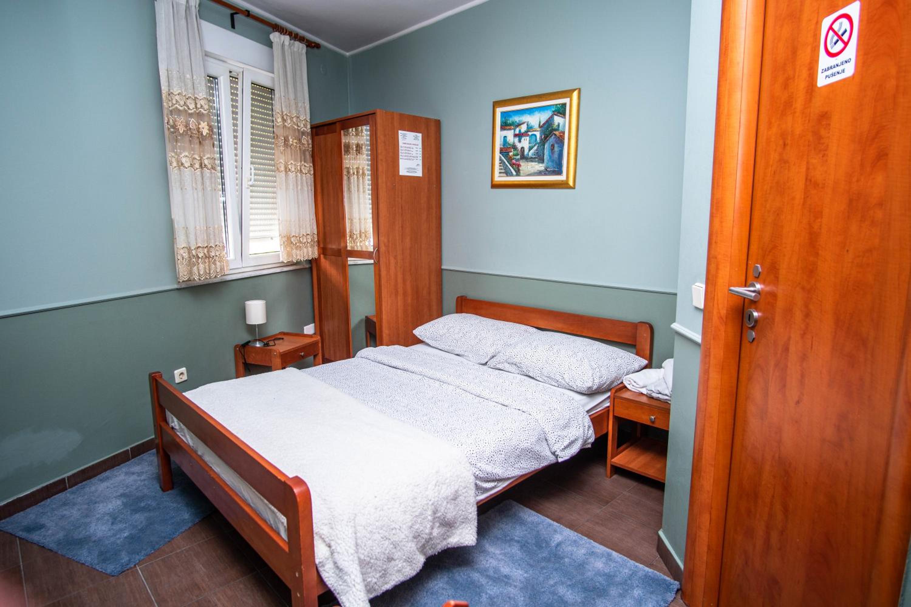 Double Room - Photo 3