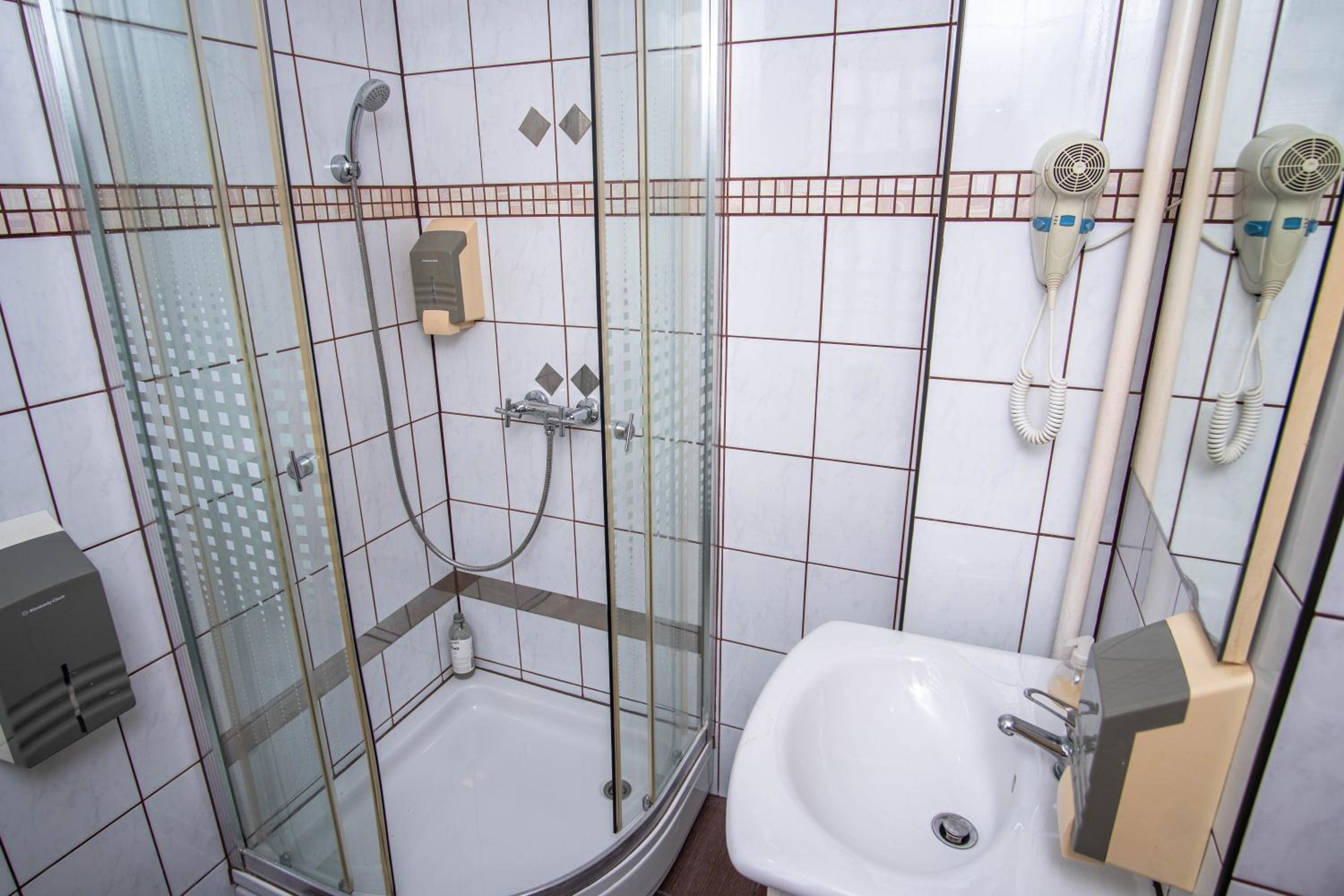 Double Room - Photo 5