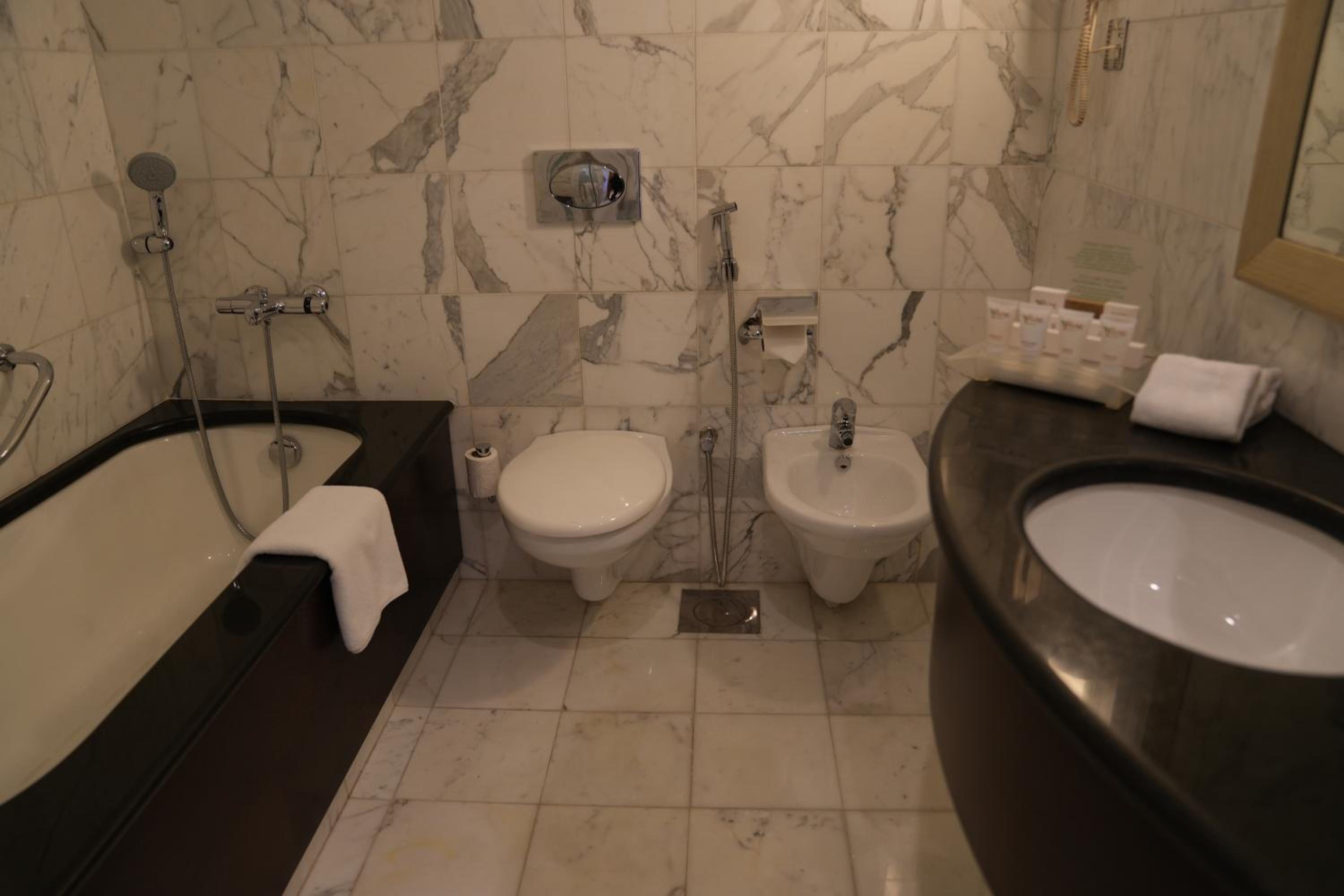 Royal Suite photo 2