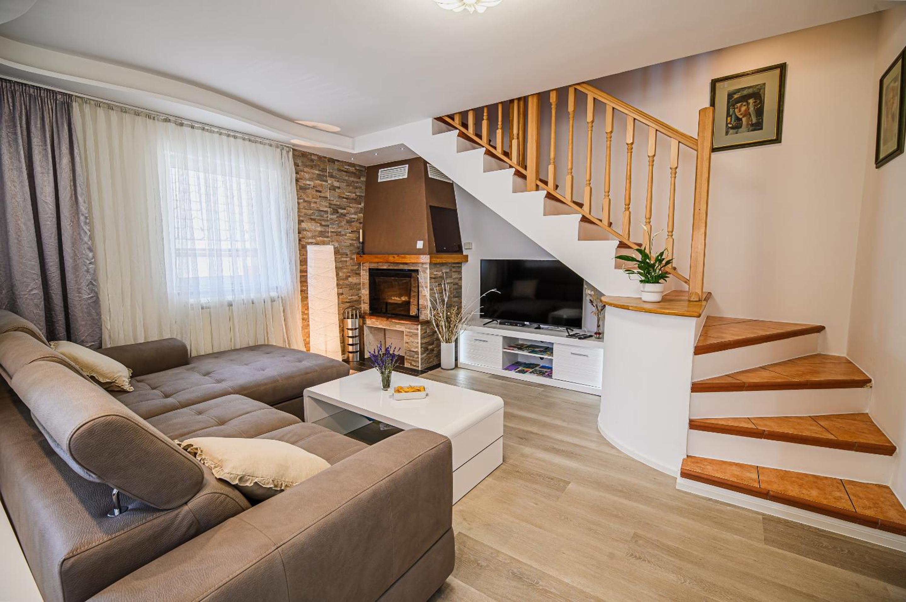 Three Bedroom Apartment With Terrace photo 1