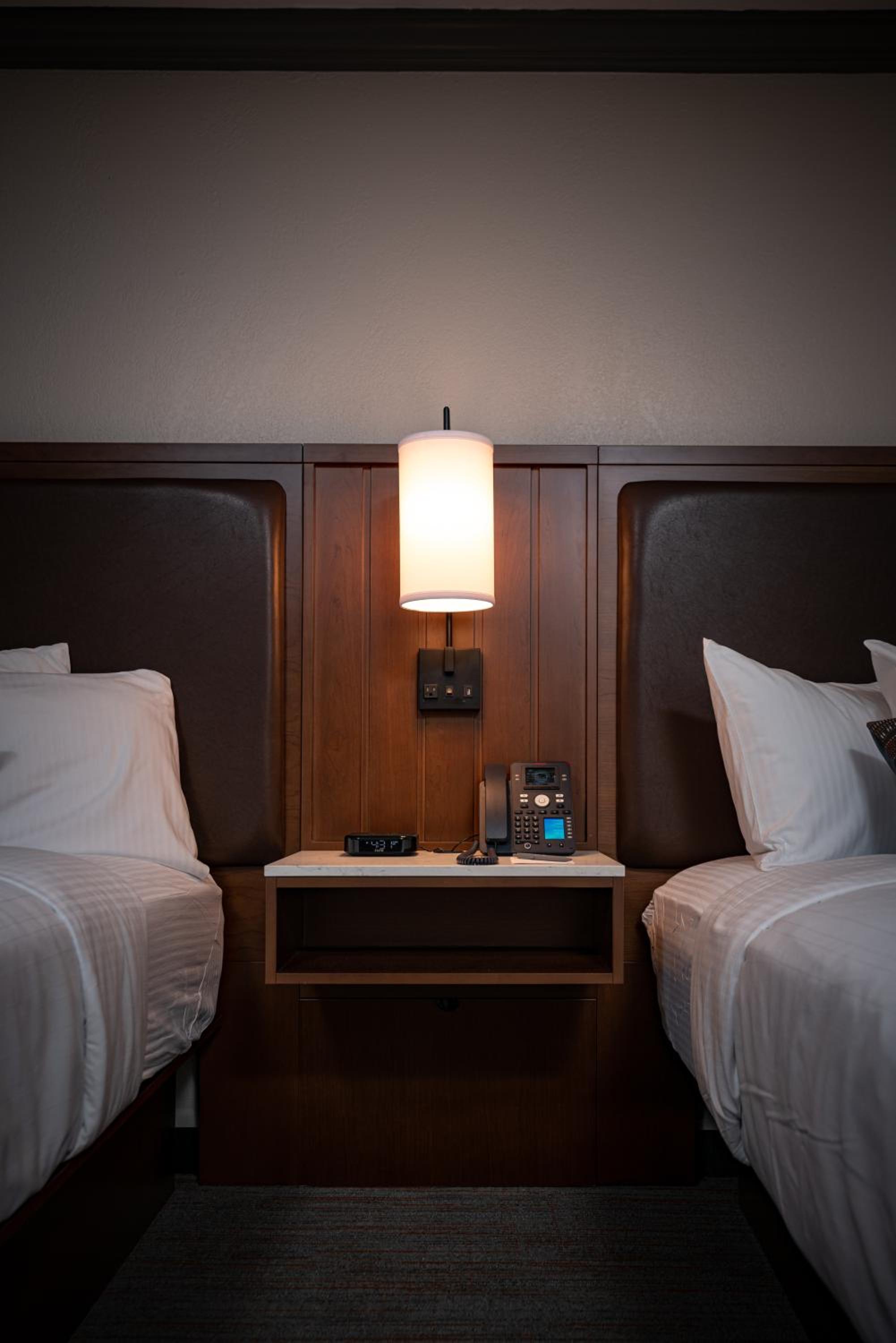 Standard Queen Room with Two Queen Beds - Photo 2