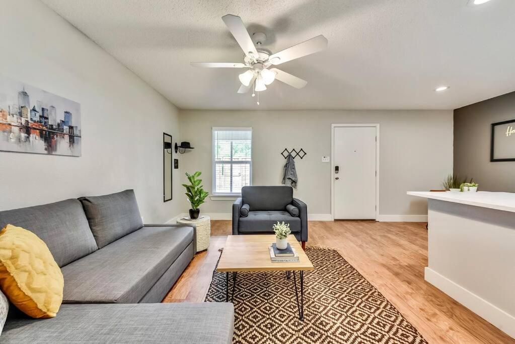 One-Bedroom Apartment photo 3