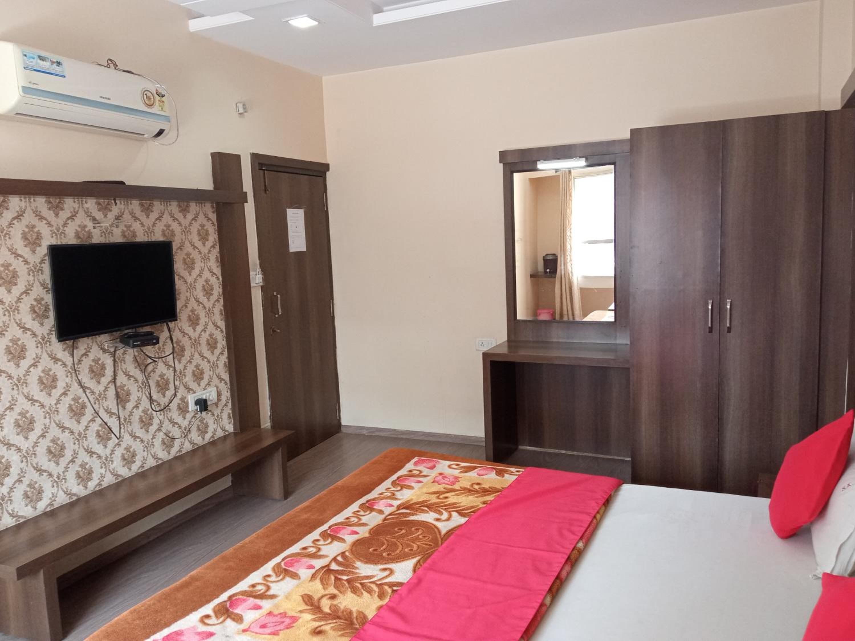 Standard Queen Room