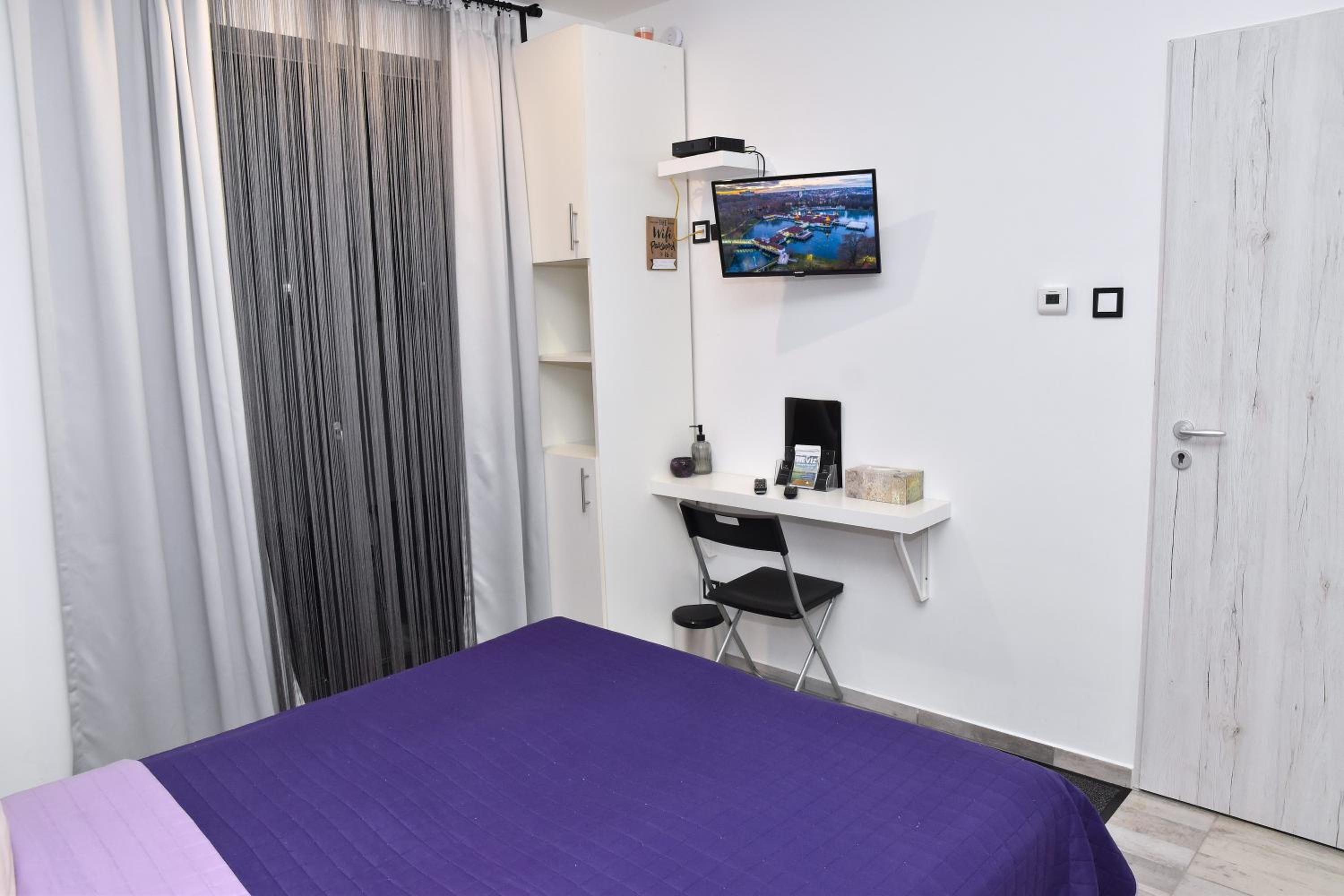 Double Room with Patio - Photo 4