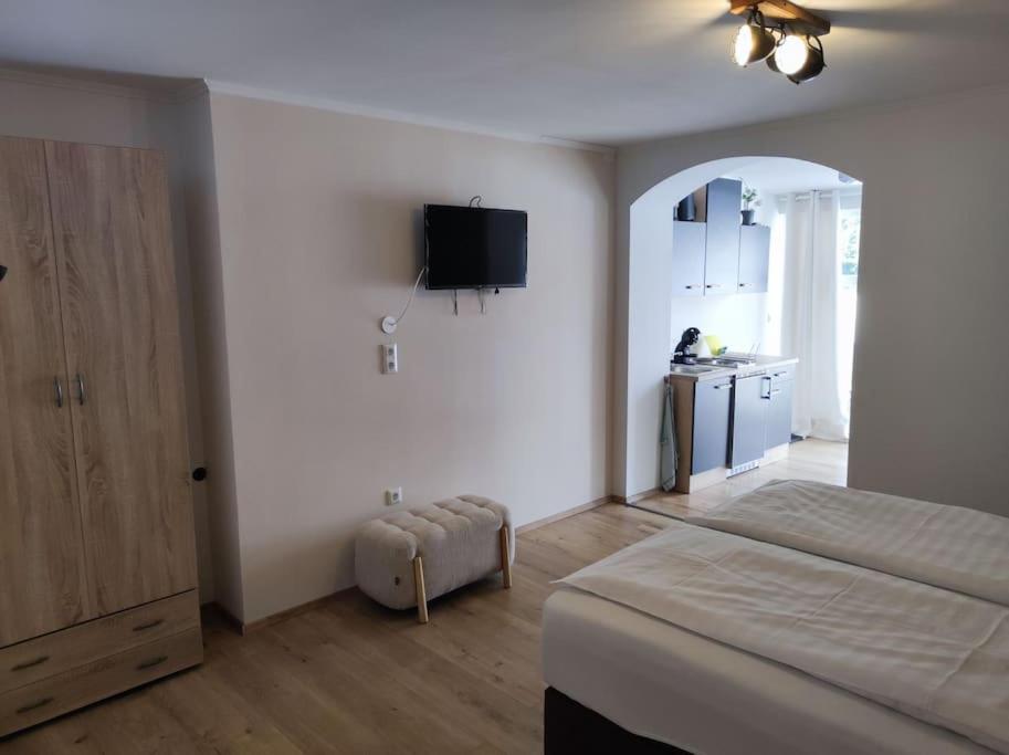 One-Bedroom Apartment photo 1